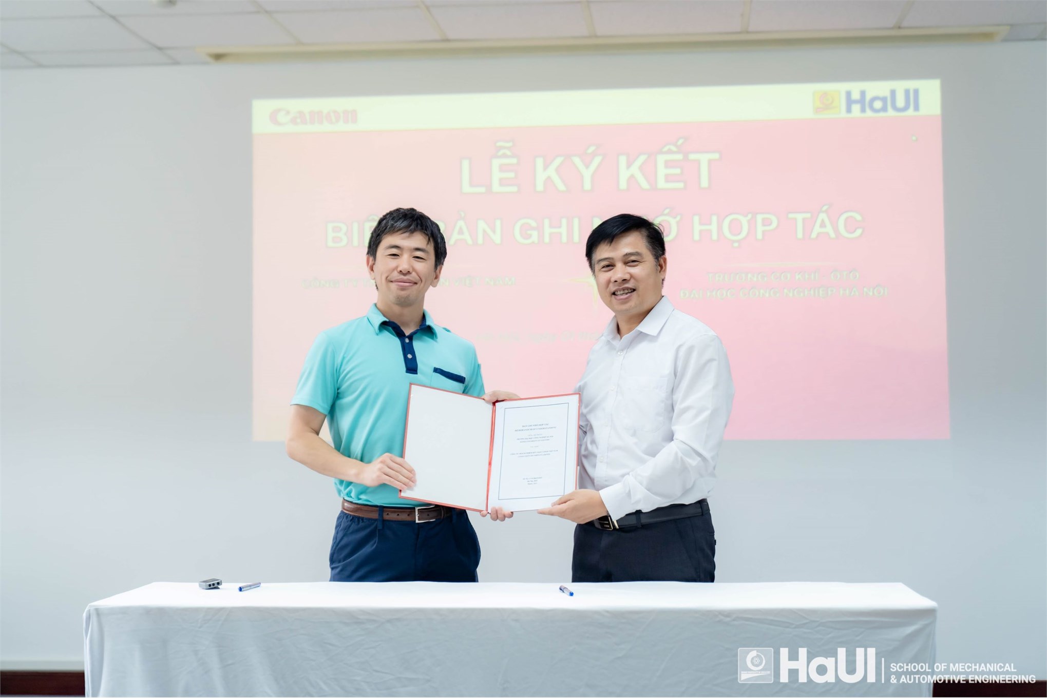 Trường Cơ khí – Ô tô và Công ty TNHH Canon Việt Nam ký kết hợp tác chiến lược, nâng cao chất lượng đào tạo và nghiên cứu