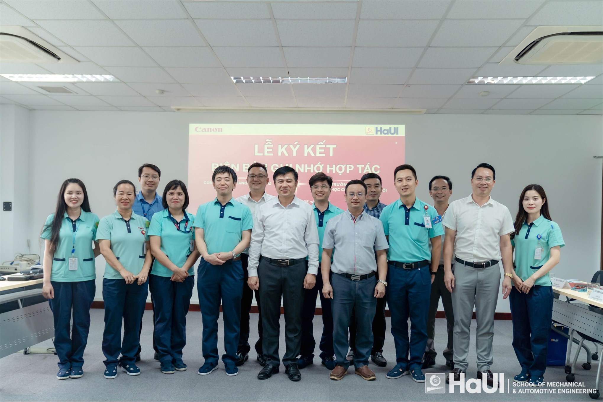 Trường Cơ khí – Ô tô và Công ty TNHH Canon Việt Nam ký kết hợp tác chiến lược, nâng cao chất lượng đào tạo và nghiên cứu