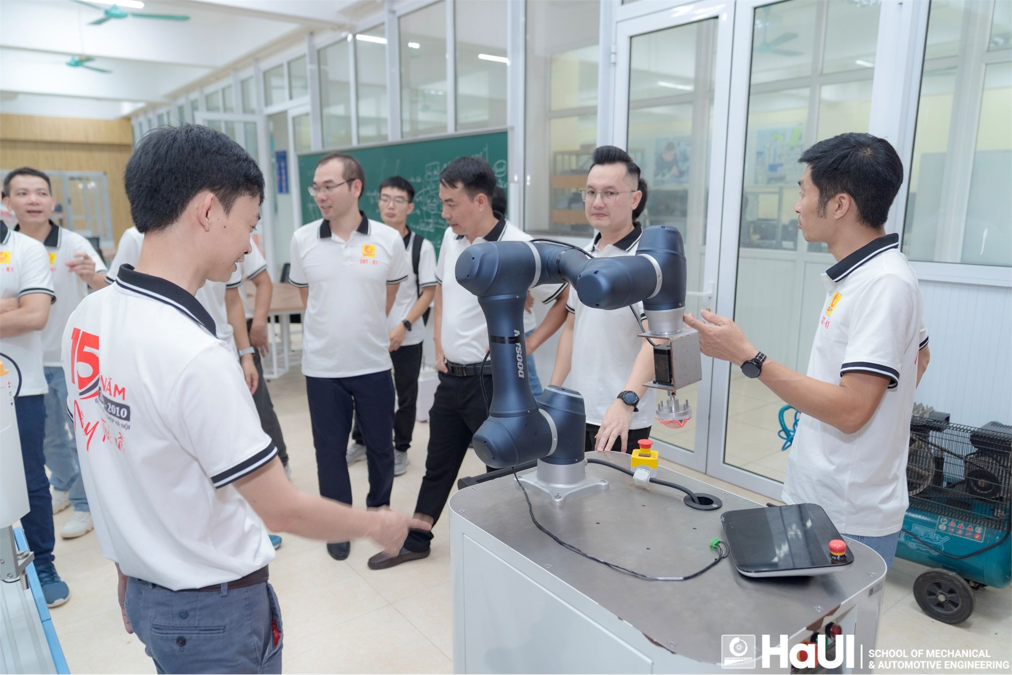 Dấu ấn 15 năm - Hành trình trưởng thành của lớp Cơ điện tử khóa 1, Trường Cơ khí – Ô tô