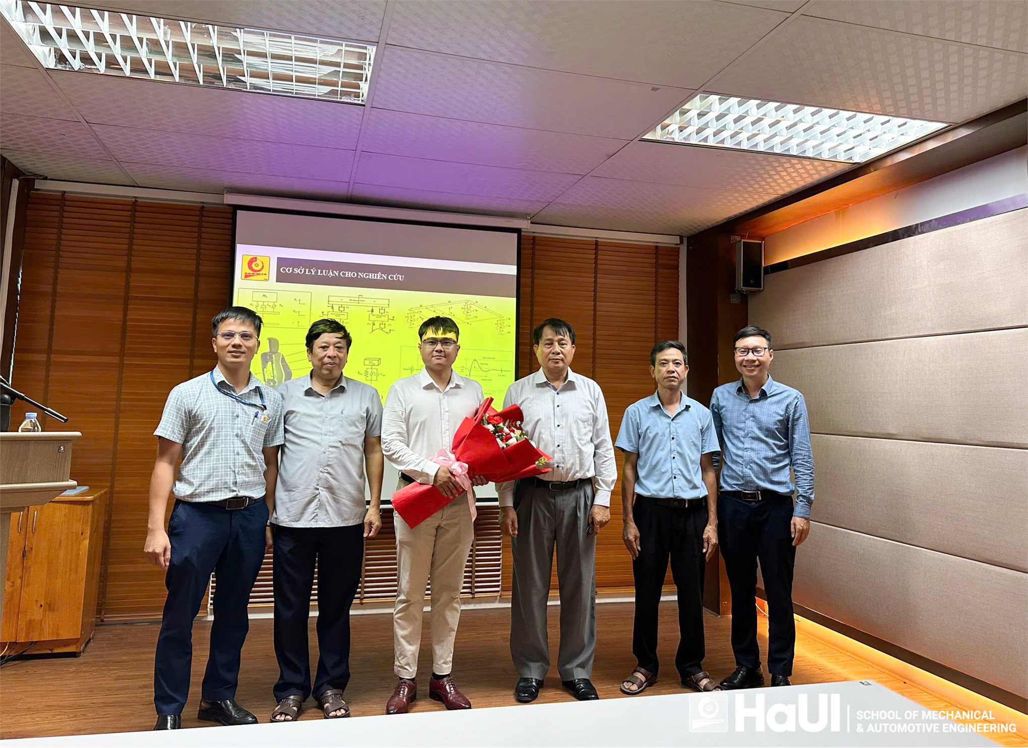 Đề án tốt nghiệp Thạc sĩ ngành Kỹ thuật Cơ khí động lực - Khẳng định vị thế đào tạo sau đại học và nghiên cứu chuyên sâu tại Trường Cơ khí – Ô tô