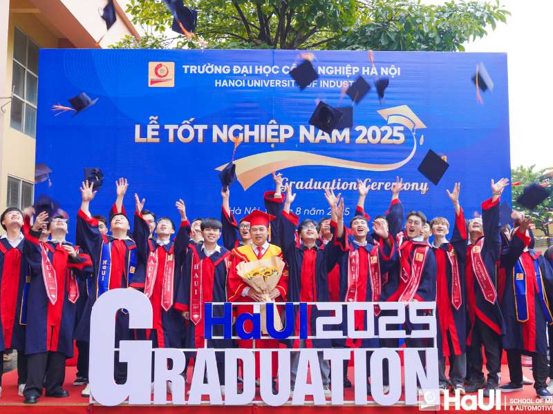 Hiệu trưởng Trường Cơ khí – Ô tô: Tri thức hôm nay là nền tảng nhưng sự học suốt đời mới là chìa khóa để các em đứng vững và tiến xa