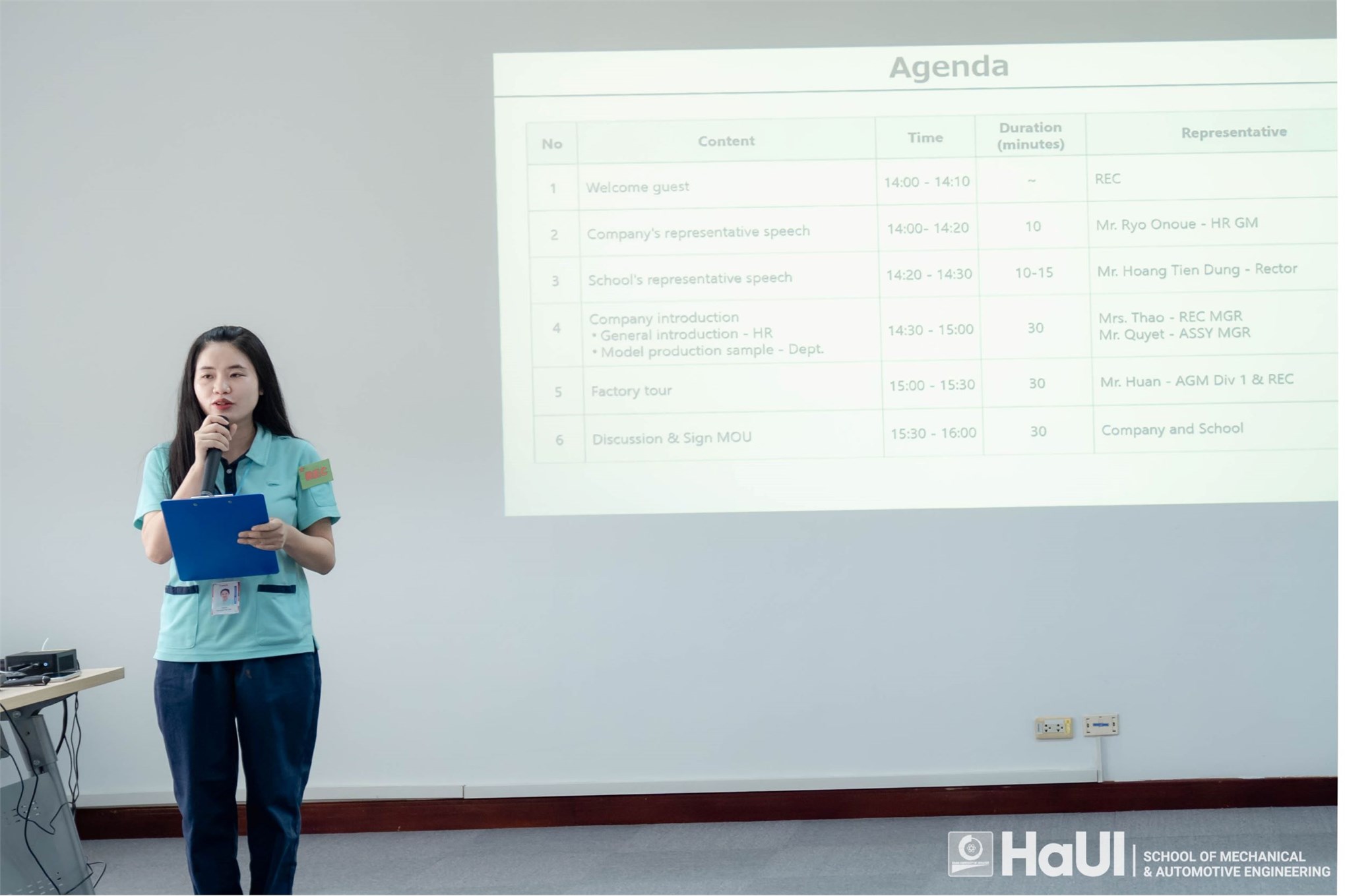 School of Mechanical and Automotive Engineering and Canon Vietnam Co., Ltd. signed a strategic cooperation agreement to improve the quality of training and research