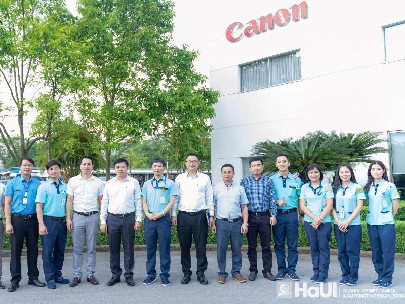 School of Mechanical and Automotive Engineering and Canon Vietnam Co., Ltd. signed a strategic cooperation agreement to improve the quality of training and research