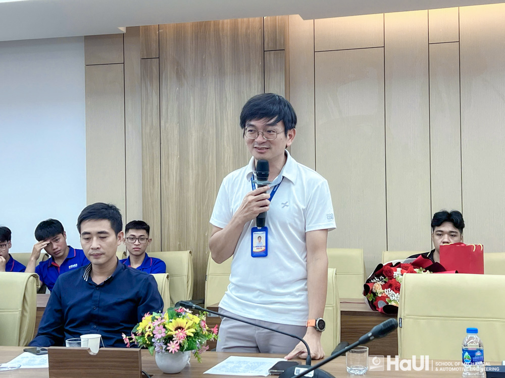 Hội thảo khoa học `Công nghiệp 4.0 trong giảng dạy tại Trường Cơ khí – Ô tô: Từ mô phỏng số đến hệ thống thực thi sản xuất`