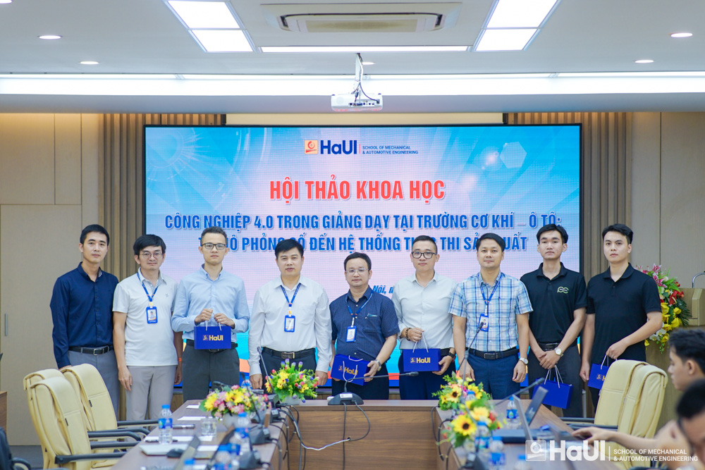Hội thảo khoa học `Công nghiệp 4.0 trong giảng dạy tại Trường Cơ khí – Ô tô: Từ mô phỏng số đến hệ thống thực thi sản xuất`