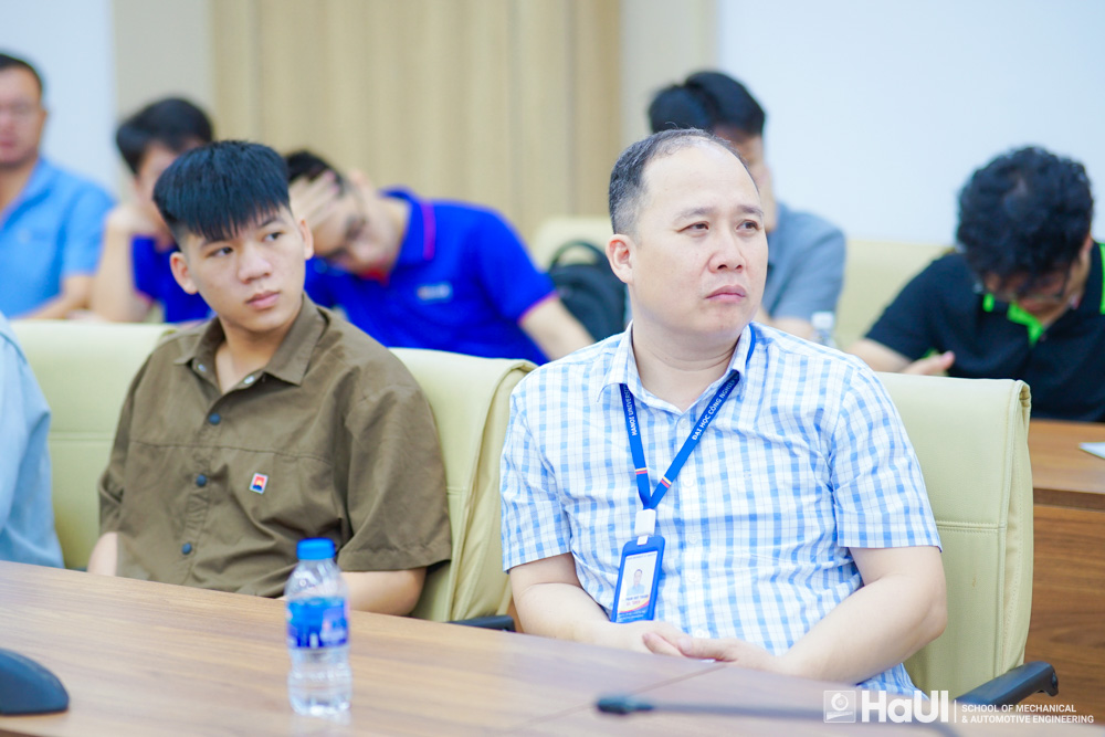 Hội thảo khoa học `Công nghiệp 4.0 trong giảng dạy tại Trường Cơ khí – Ô tô: Từ mô phỏng số đến hệ thống thực thi sản xuất`