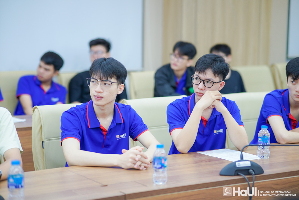 Hội thảo khoa học `Công nghiệp 4.0 trong giảng dạy tại Trường Cơ khí – Ô tô: Từ mô phỏng số đến hệ thống thực thi sản xuất`