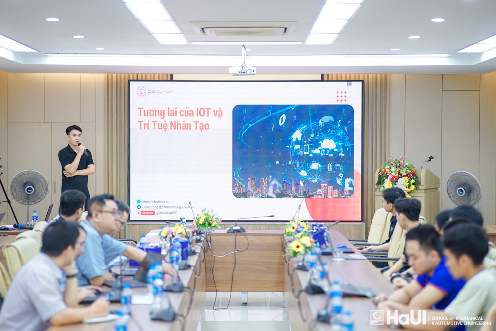 Hội thảo khoa học `Công nghiệp 4.0 trong giảng dạy tại Trường Cơ khí – Ô tô: Từ mô phỏng số đến hệ thống thực thi sản xuất`
