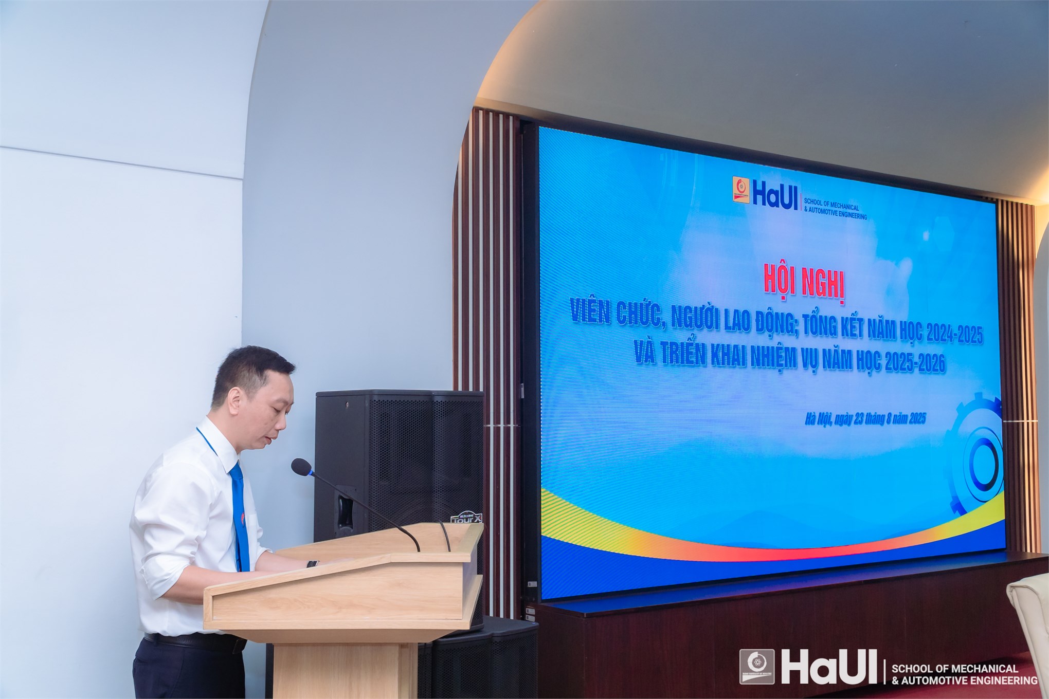 Hội nghị viên chức, người lao động Trường Cơ khí – Ô tô đổi mới sáng tạo trong thời đại công nghiệp 4.0