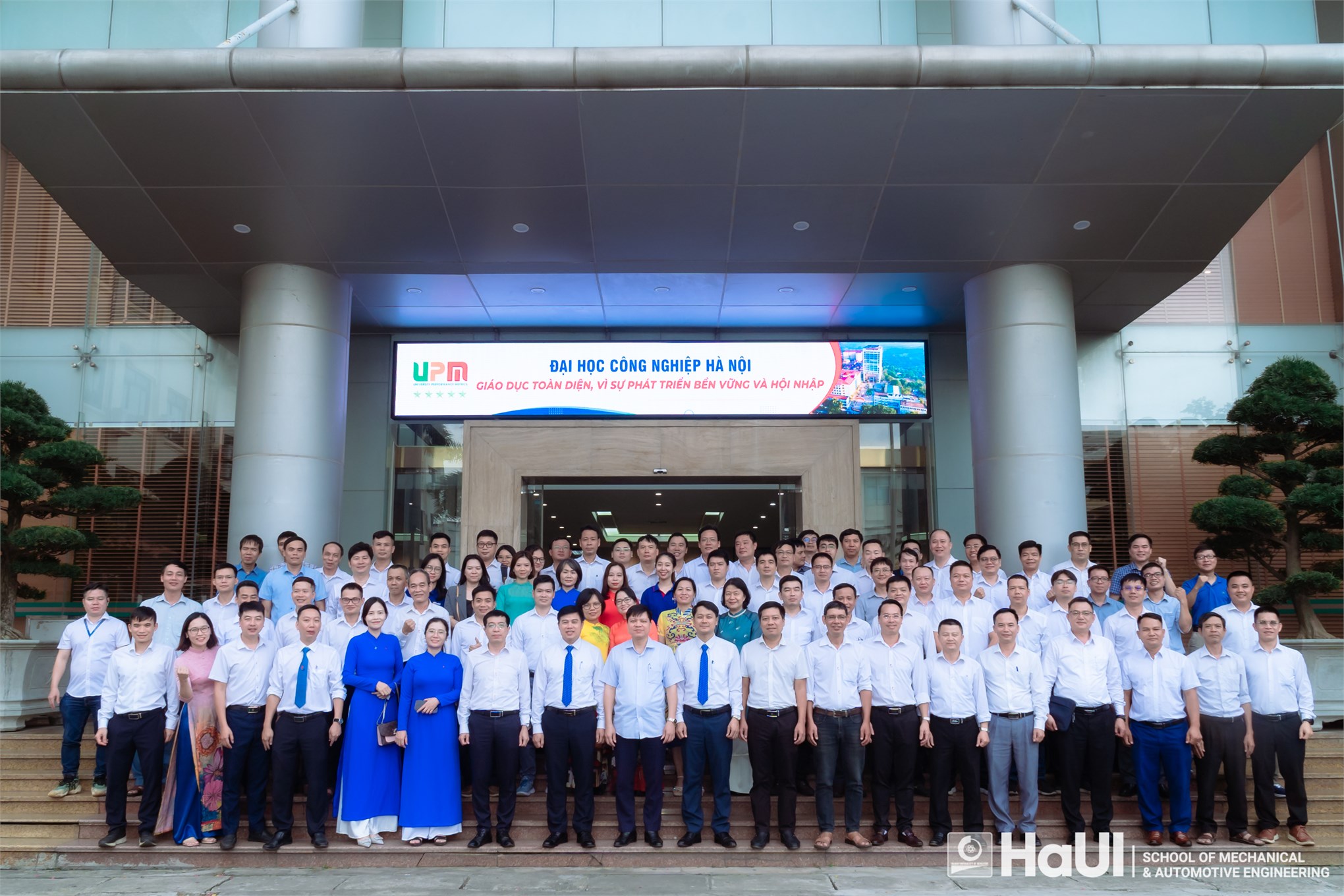 Hội nghị viên chức, người lao động Trường Cơ khí – Ô tô đổi mới sáng tạo trong thời đại công nghiệp 4.0