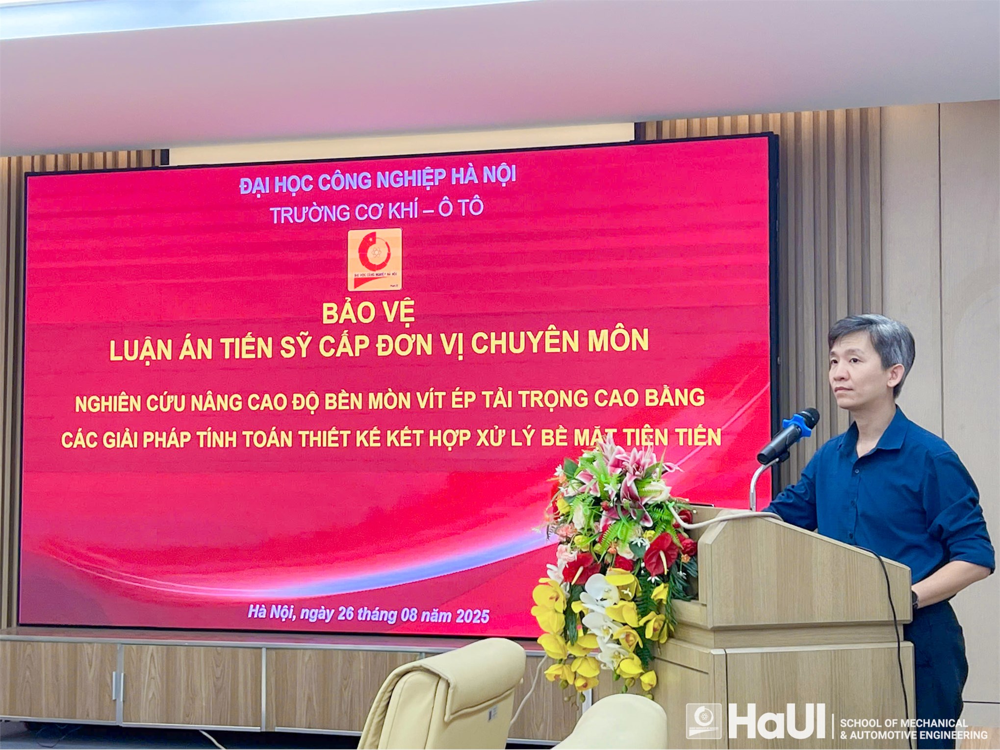 NCS Nguyễn Hồng Tiến bảo vệ thành công luận án tiến sĩ cấp đơn vị