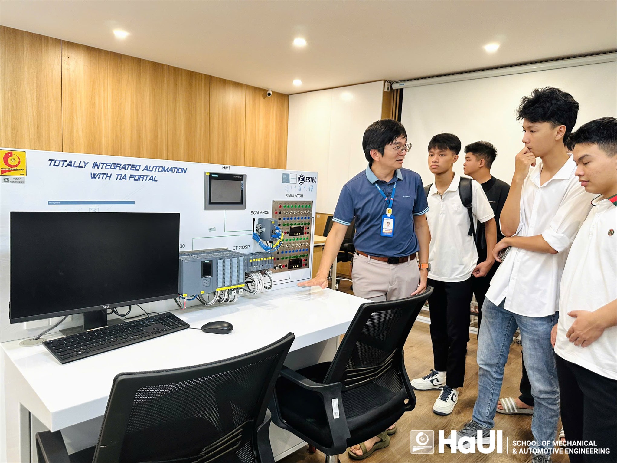 Rộn ràng chào đón tân sinh viên K20 - Năm học mới khởi đầu cho một hành trình bứt phá