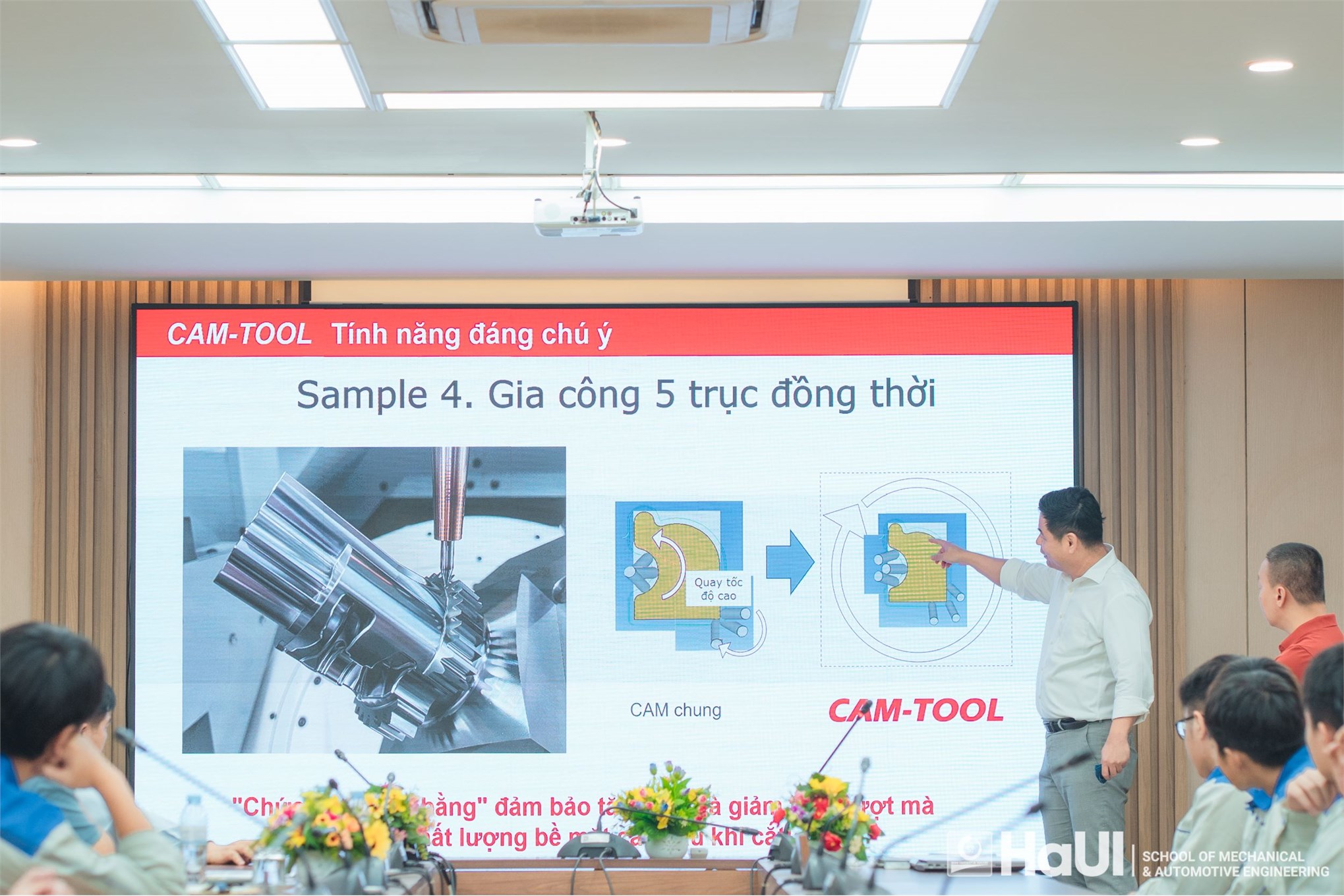 Công ty TNHH Synce tài trợ bộ dụng cụ cắt gọt cho Trường Cơ khí - Ô tô