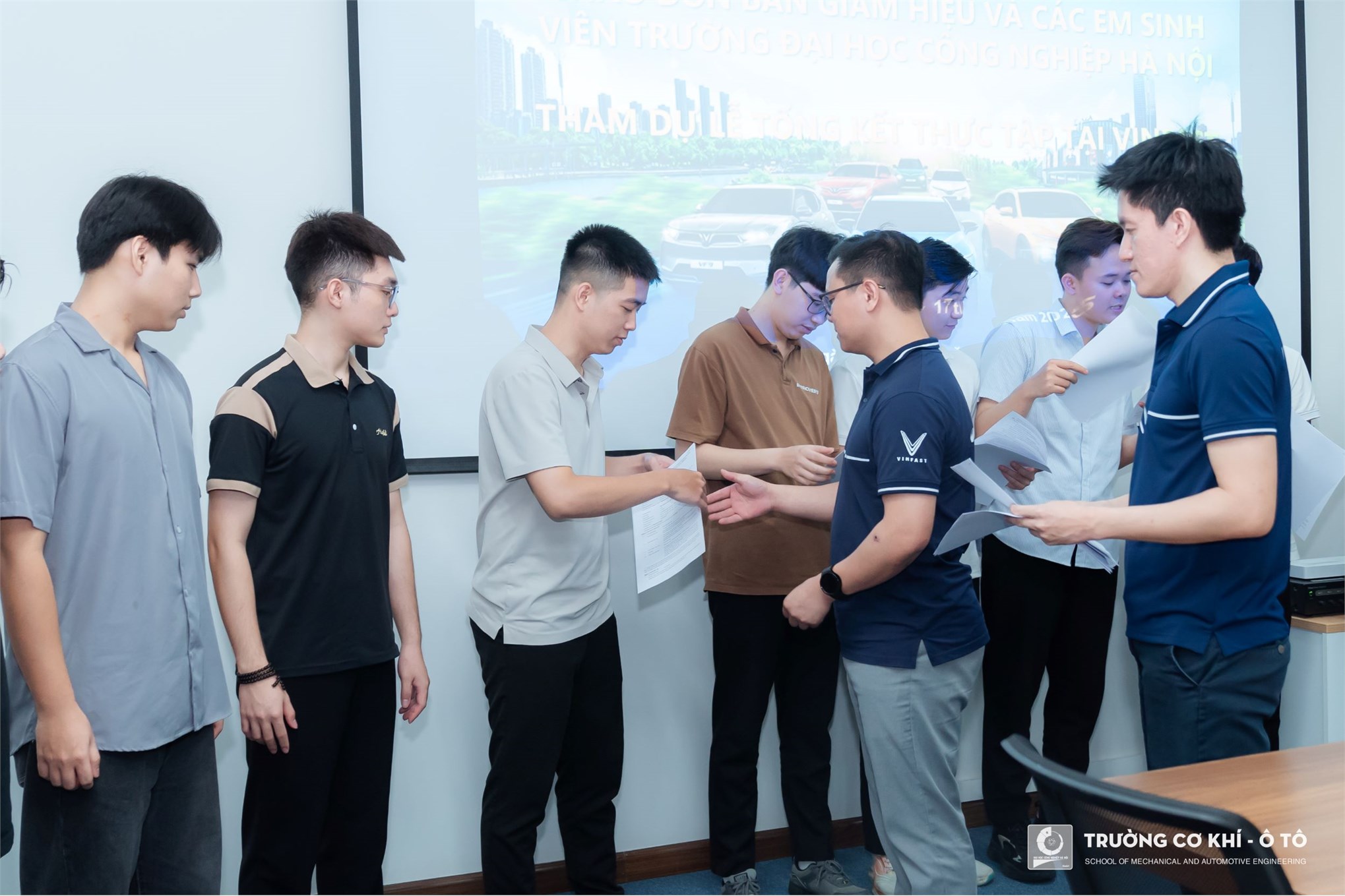 Students of the School of Mechanical and Automotive Engineering recruited by VinFast before graduation