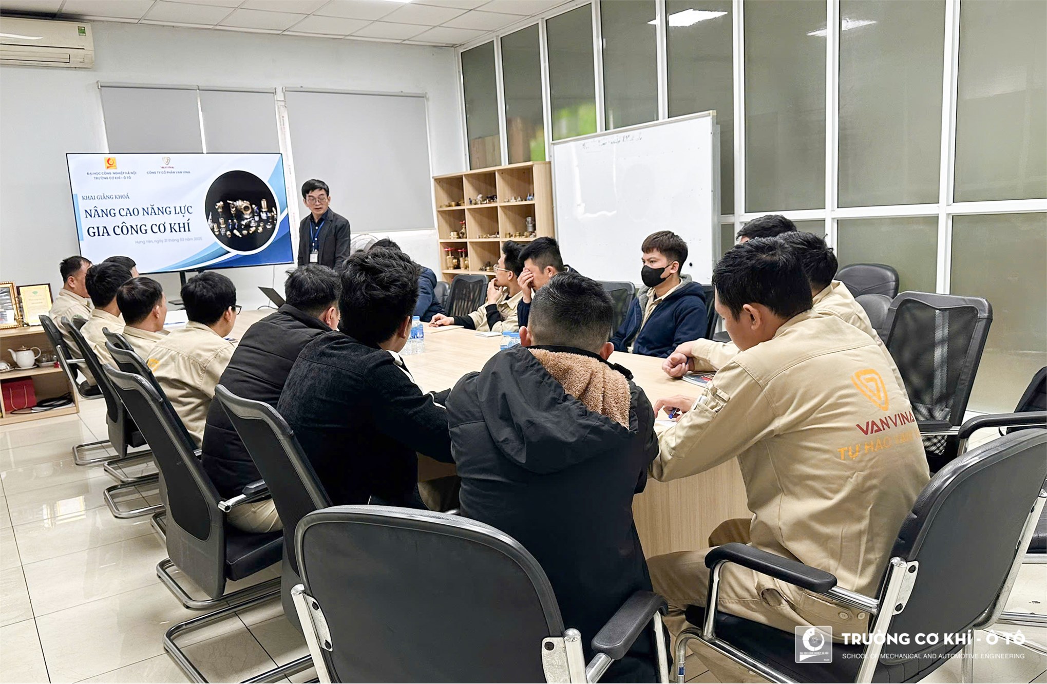 School of Mechanical and Automotive Engineering transfers technology to Vina Valves Joint Stock Company