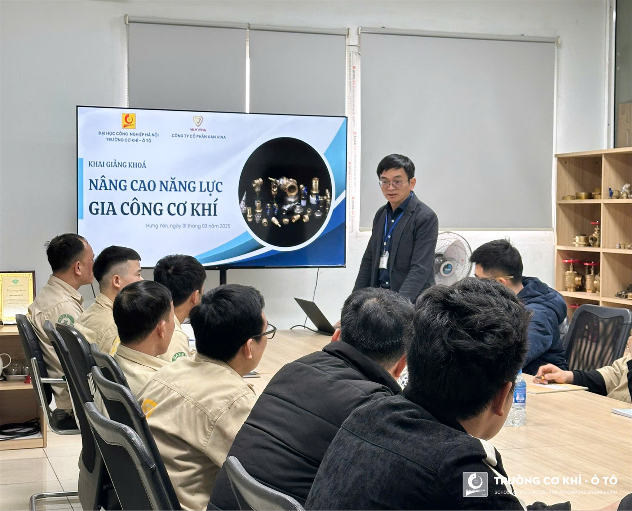School of Mechanical and Automotive Engineering transfers technology to Vina Valves Joint Stock Company