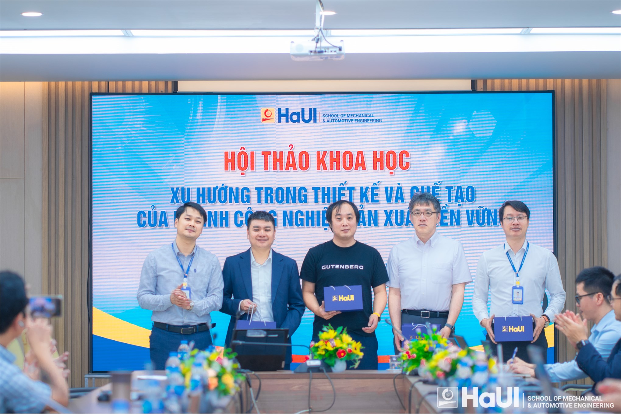 Hội thảo khoa học `Xu hướng trong thiết kế và chế tạo của ngành công nghiệp sản xuất bền vững`