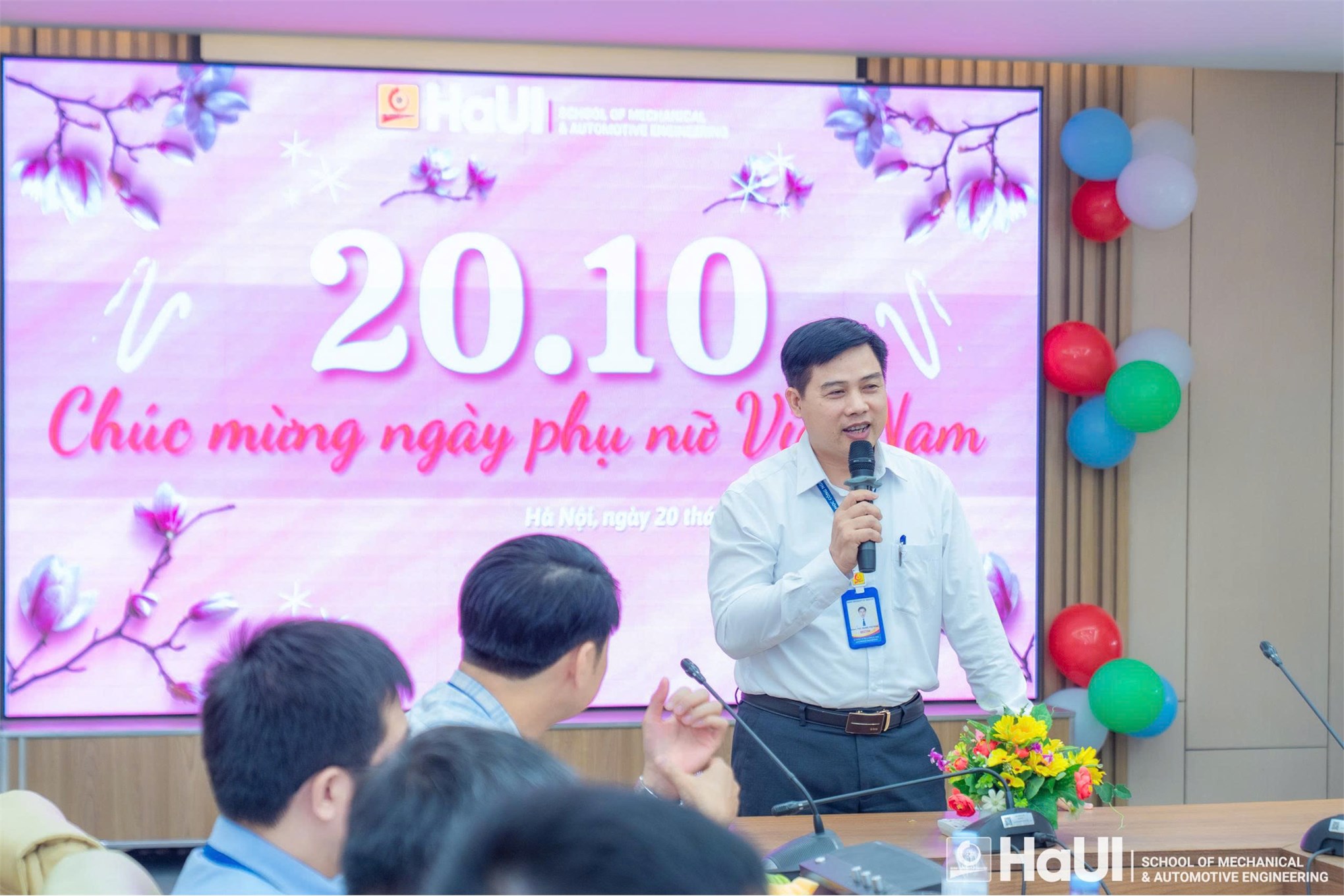 Trường Cơ khí – Ô tô tôn vinh nữ cán bộ viên chức, người lao động nhân ngày Phụ nữ Việt Nam 20/10