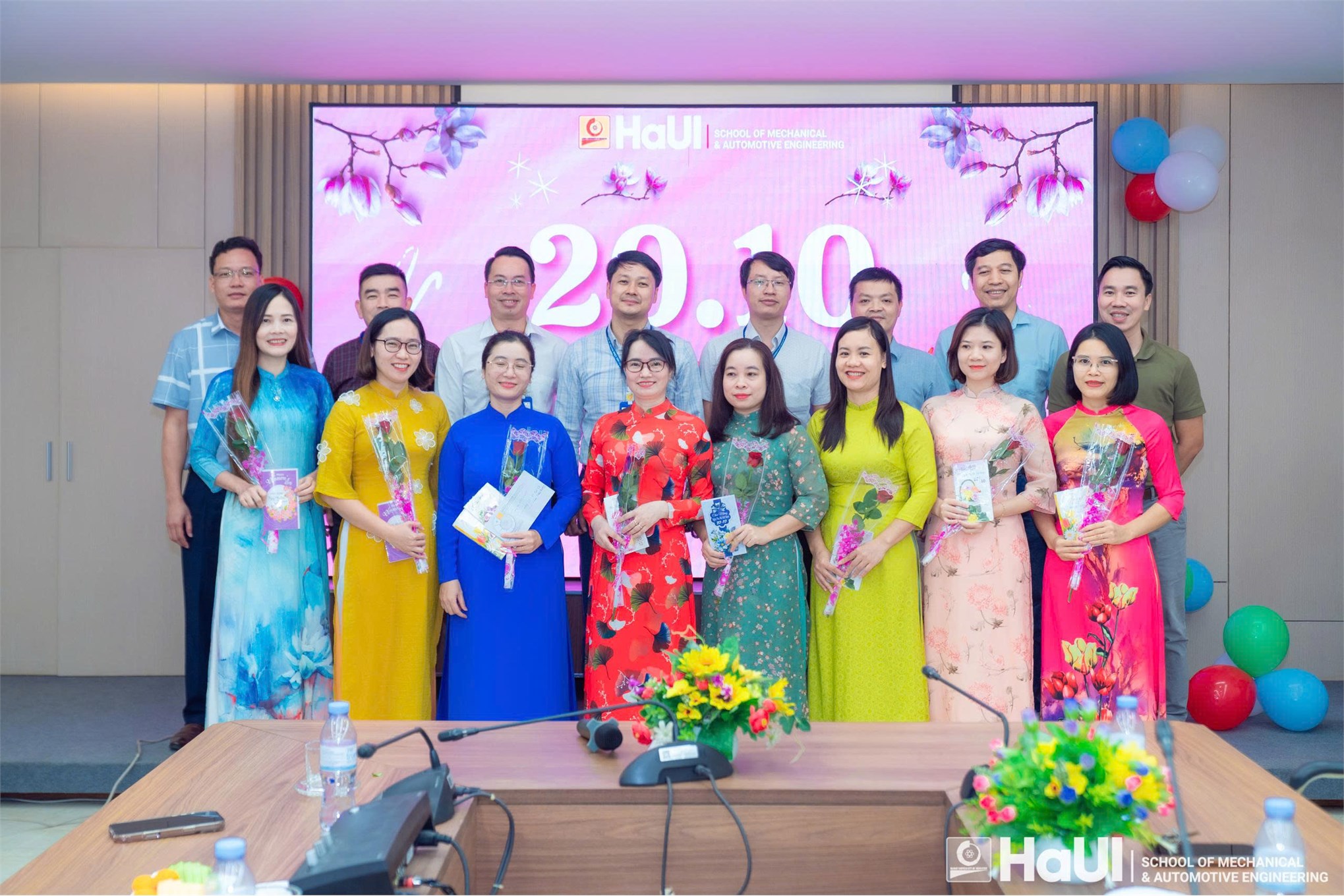 Trường Cơ khí – Ô tô tôn vinh nữ cán bộ viên chức, người lao động nhân ngày Phụ nữ Việt Nam 20/10