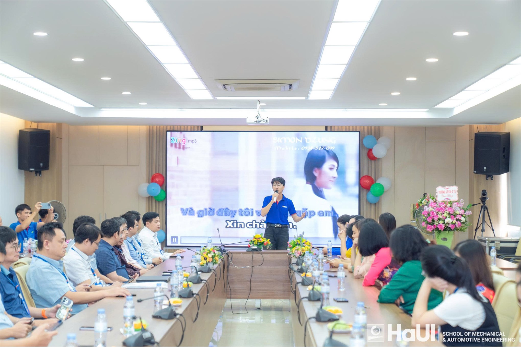 Trường Cơ khí – Ô tô tôn vinh nữ cán bộ viên chức, người lao động nhân ngày Phụ nữ Việt Nam 20/10