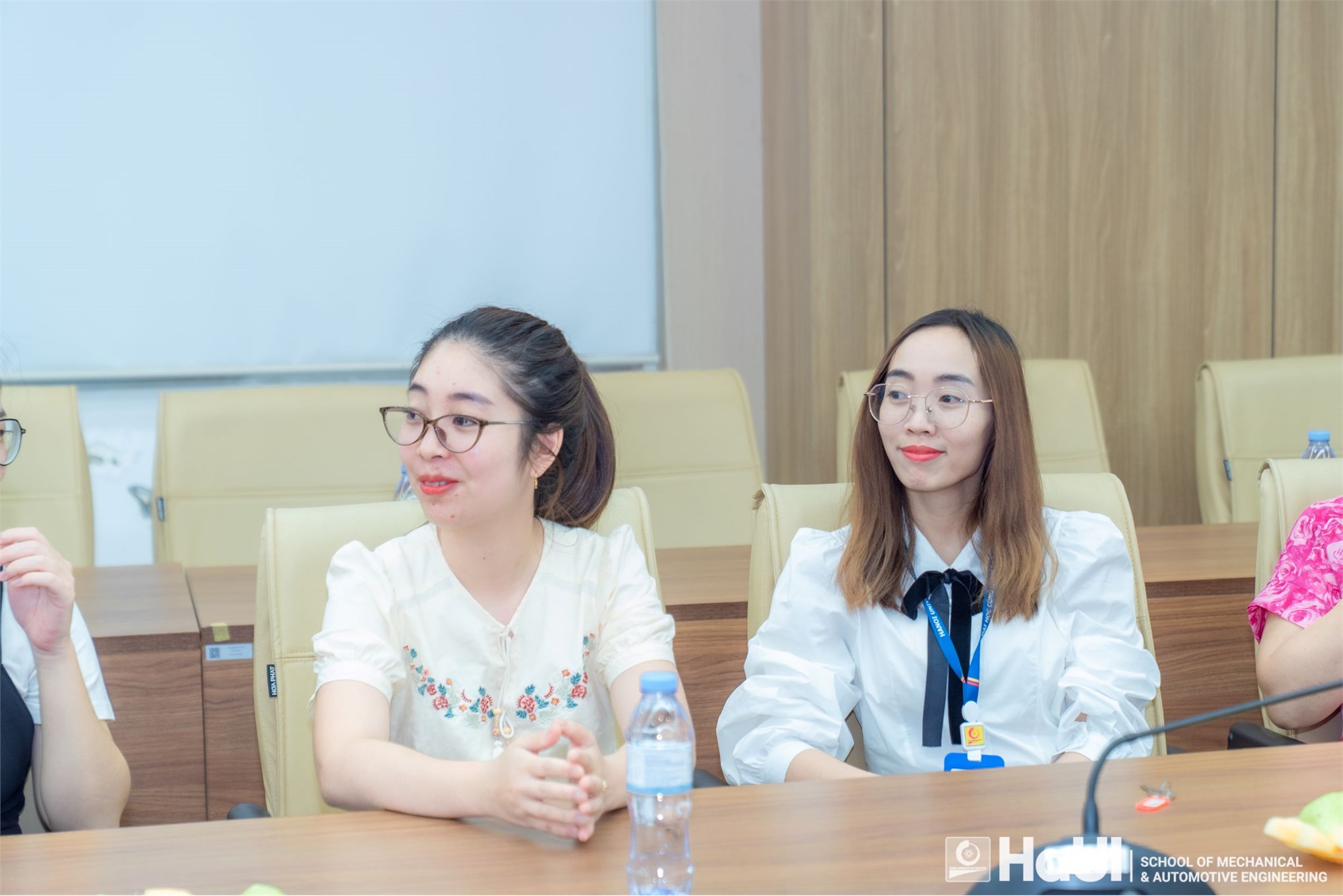 Trường Cơ khí – Ô tô tôn vinh nữ cán bộ viên chức, người lao động nhân ngày Phụ nữ Việt Nam 20/10