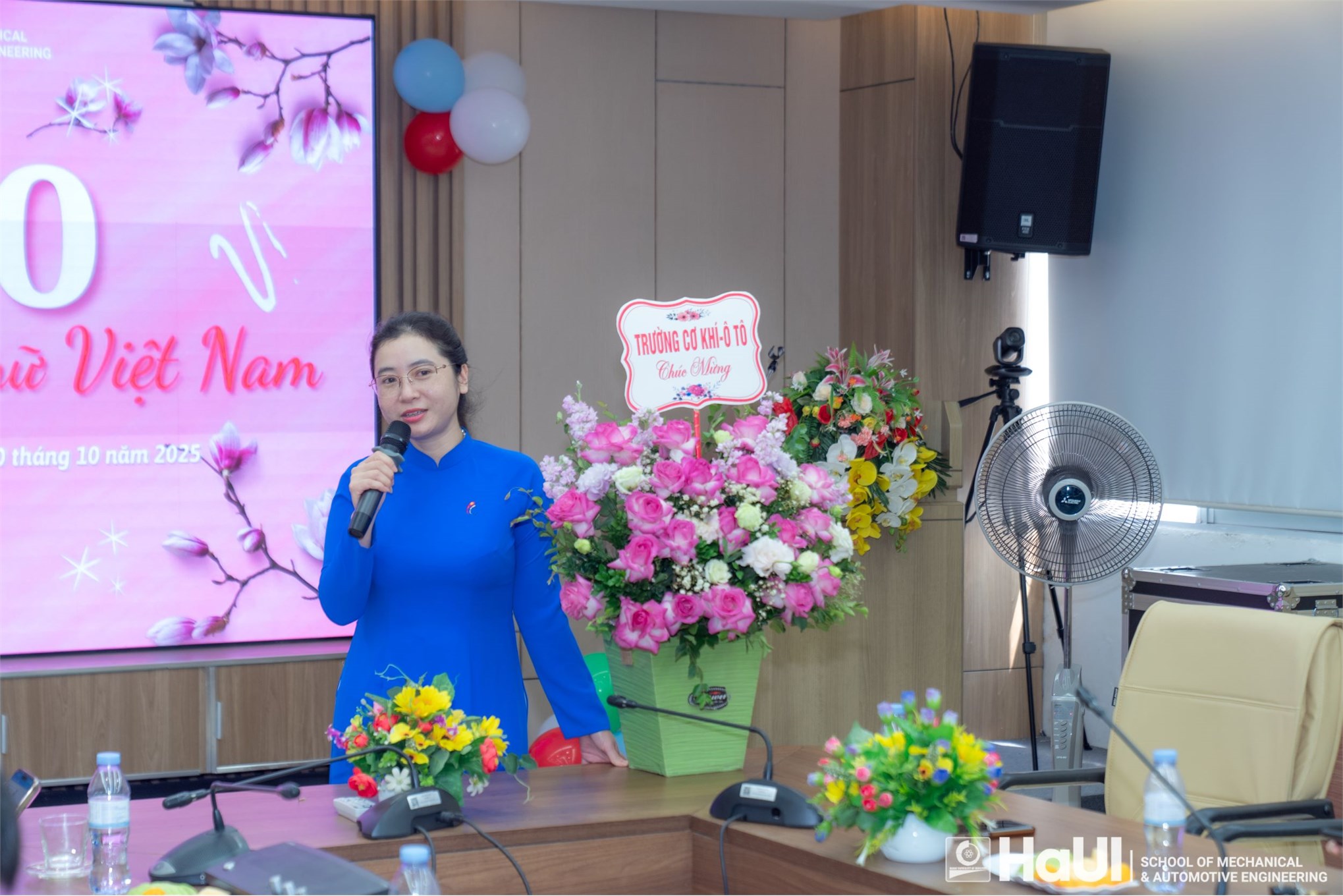Trường Cơ khí – Ô tô tôn vinh nữ cán bộ viên chức, người lao động nhân ngày Phụ nữ Việt Nam 20/10