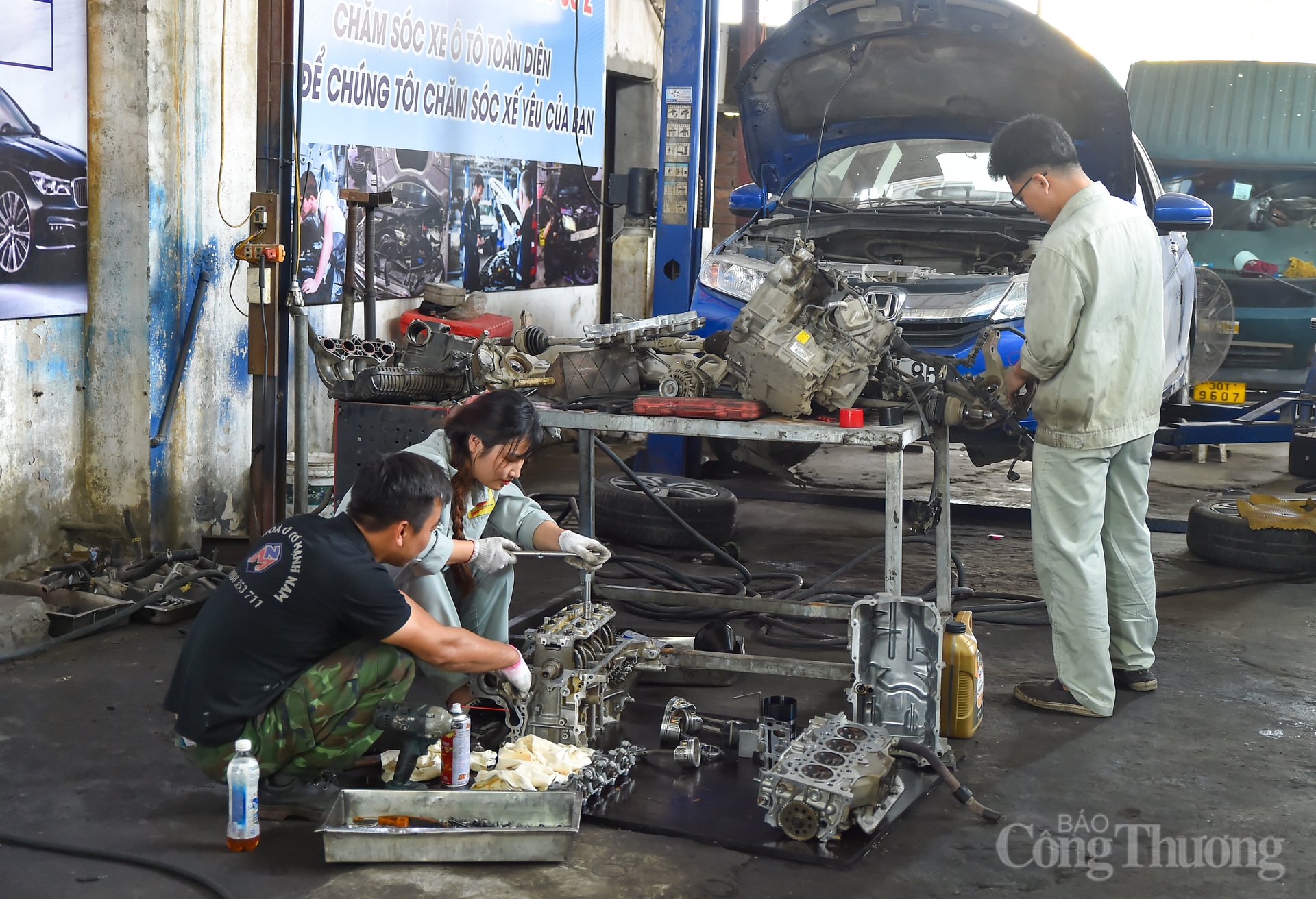 [Công thương]Nữ sinh viên Trịnh Thu Hương: Vươn tới ước mơ trở thành 'bác sĩ' xe hơi