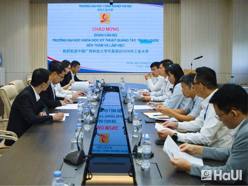 HaUI đẩy mạnh hợp tác quốc tế về đào tạo công nghệ ô tô năng lượng mới