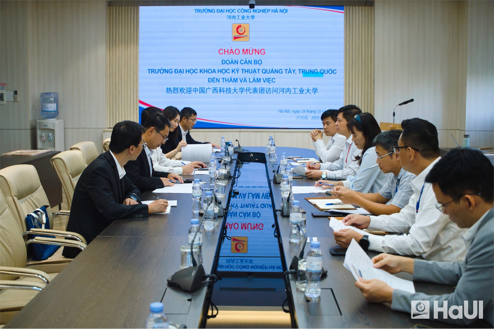 HaUI enhances international collaboration in training for new energy vehicle technology