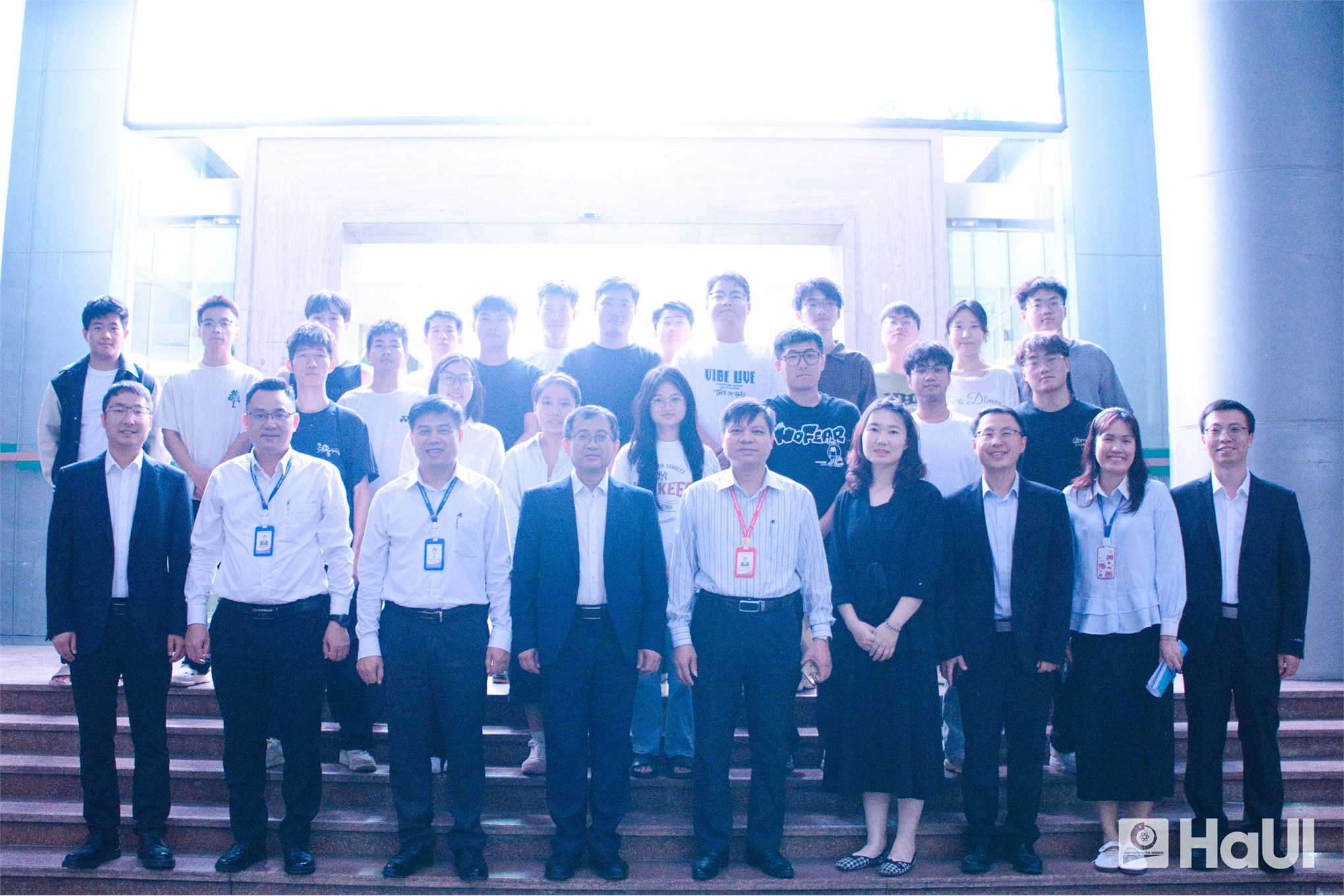 HaUI enhances international collaboration in training for new energy vehicle technology