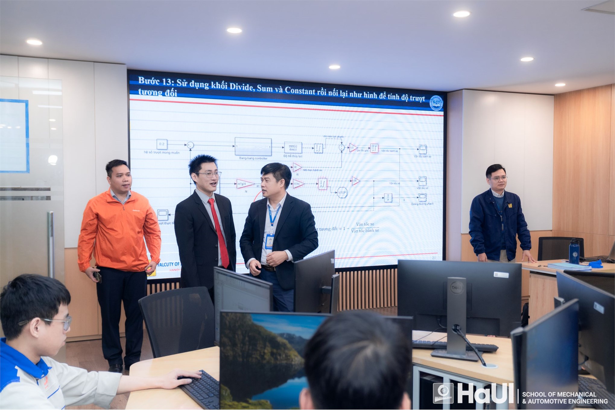 Trường Cơ khí – Ô tô tiếp nhận tài trợ phần mềm Moldex 3D trị giá 3,9 triệu USD từ Coretech System