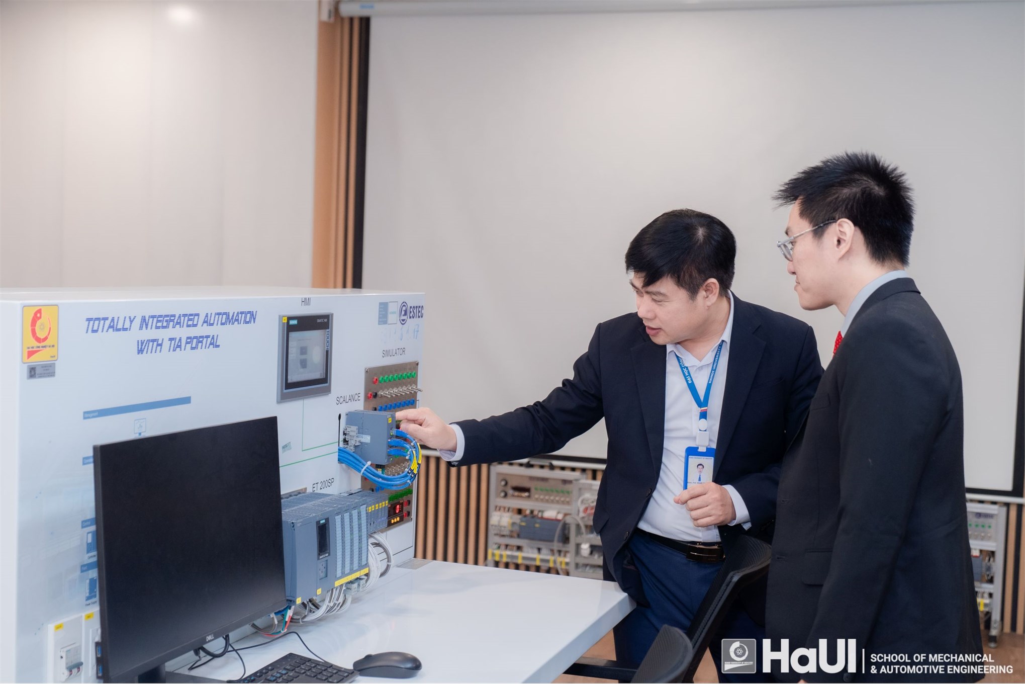 Trường Cơ khí – Ô tô tiếp nhận tài trợ phần mềm Moldex 3D trị giá 3,9 triệu USD từ Coretech System