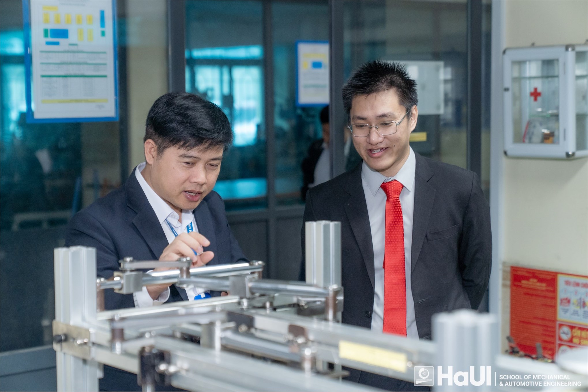 Trường Cơ khí – Ô tô tiếp nhận tài trợ phần mềm Moldex 3D trị giá 3,9 triệu USD từ Coretech System