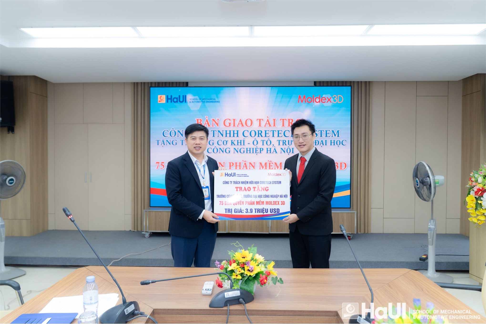 Trường Cơ khí – Ô tô tiếp nhận tài trợ phần mềm Moldex 3D trị giá 3,9 triệu USD từ Coretech System