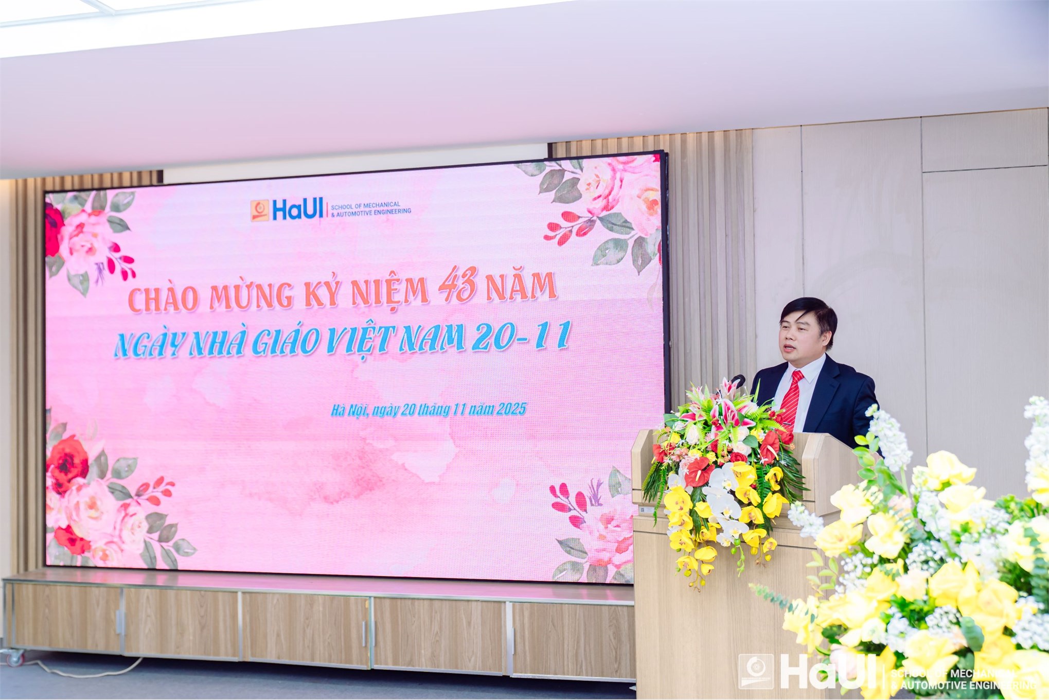 Trường Cơ khí – Ô tô chào mừng ngày Nhà giáo Việt Nam 20/11, tôn vinh và phát huy truyền thống