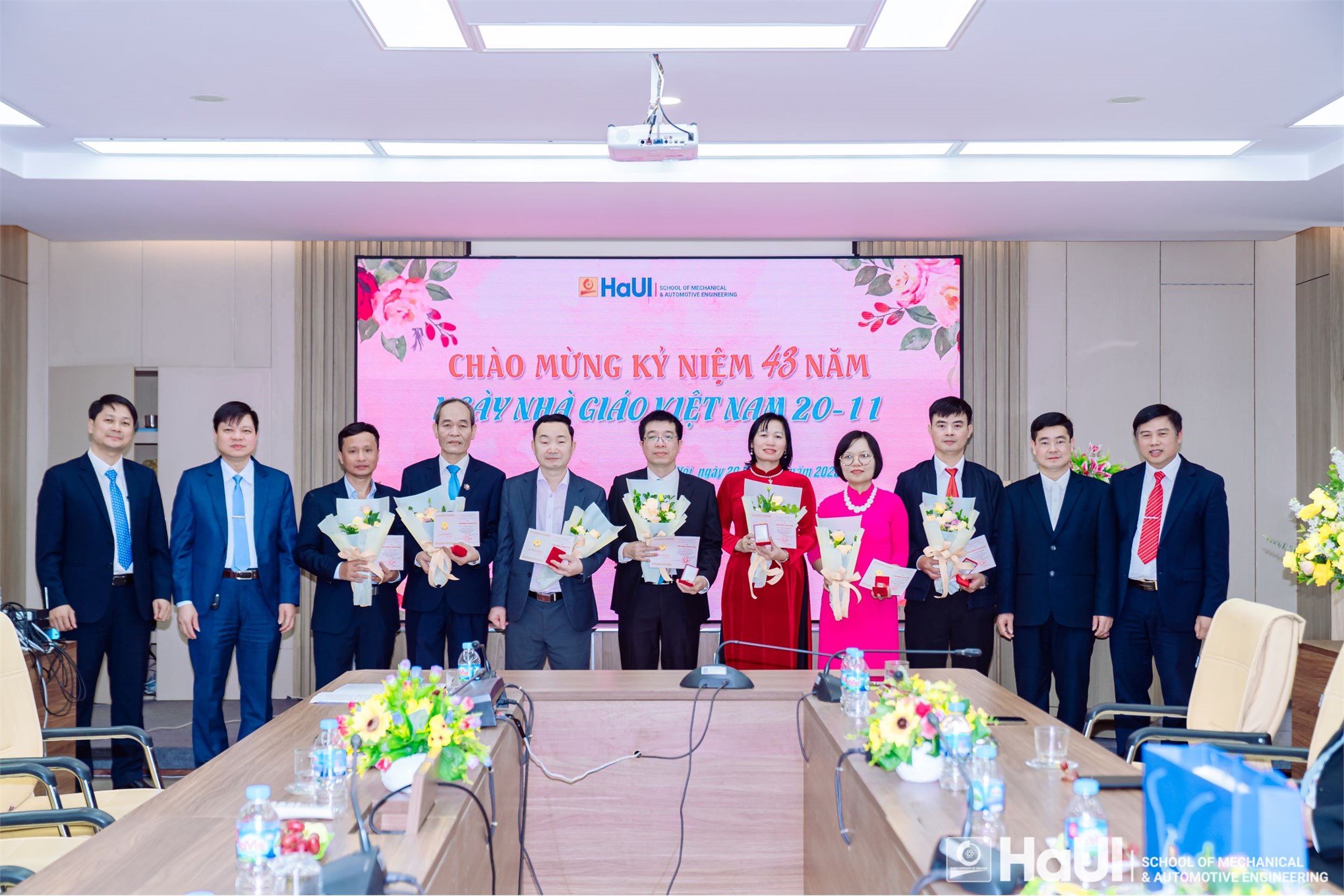 Trường Cơ khí – Ô tô chào mừng ngày Nhà giáo Việt Nam 20/11, tôn vinh và phát huy truyền thống