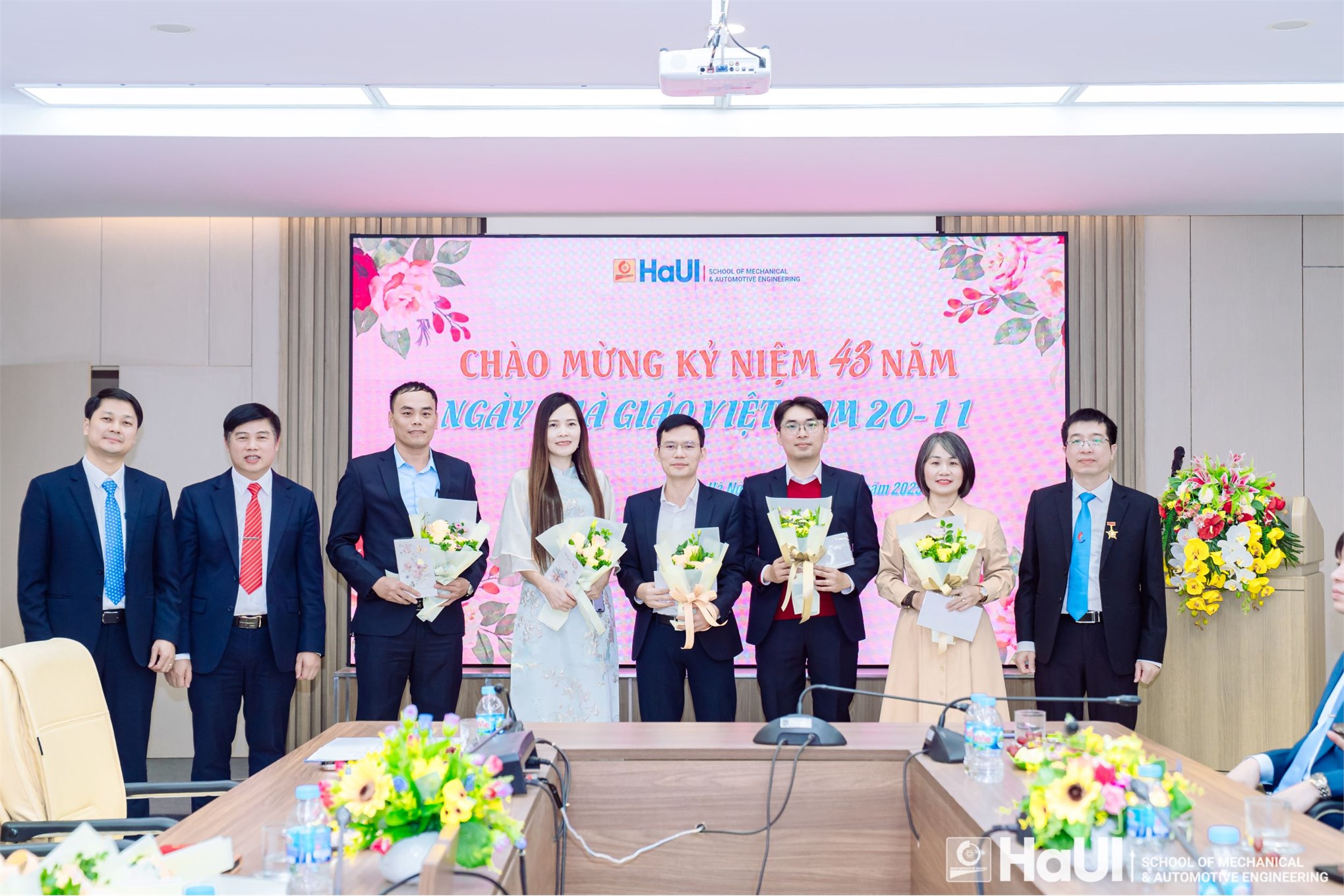 Trường Cơ khí – Ô tô chào mừng ngày Nhà giáo Việt Nam 20/11, tôn vinh và phát huy truyền thống