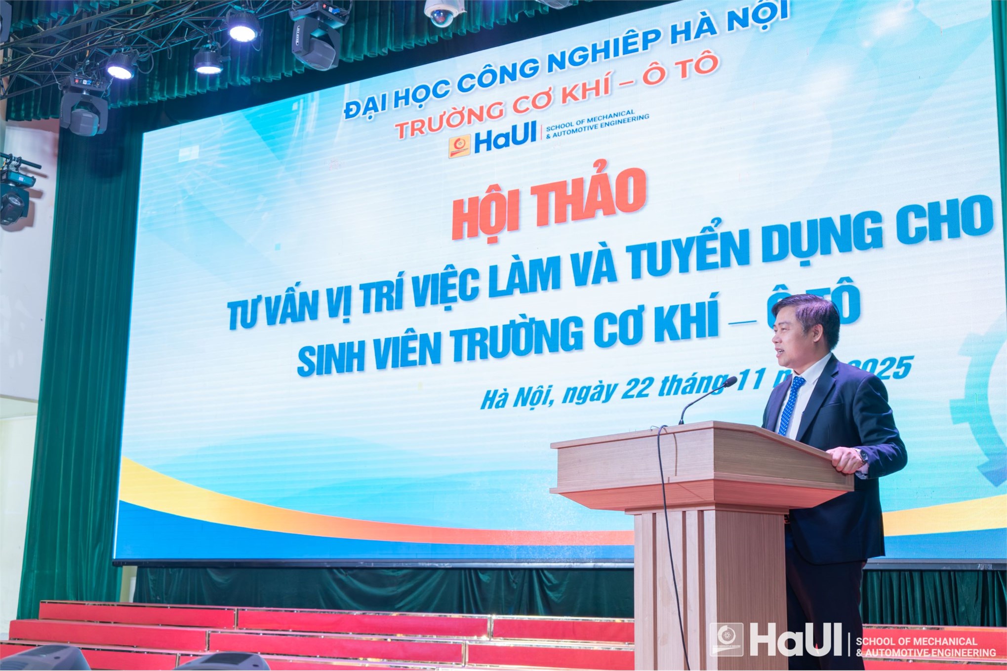 Hội thảo tư vấn vị trí việc làm và tuyển dụng cho sinh viên Trường Cơ khí – Ô tô - Kết nối 20 doanh nghiệp với hơn 1500 sinh viên