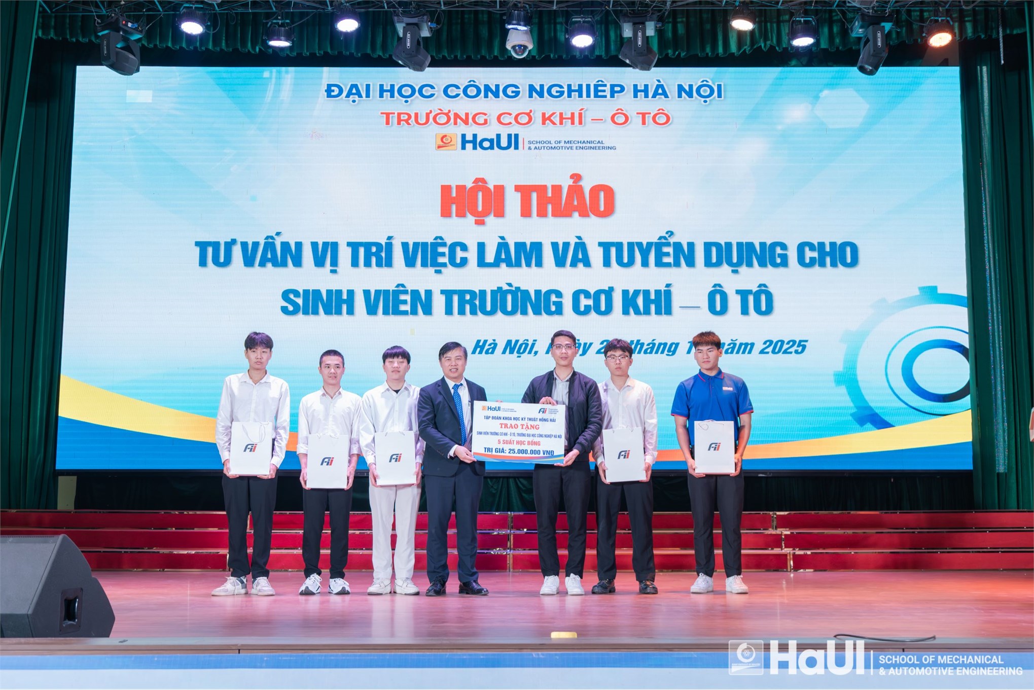 Hội thảo tư vấn vị trí việc làm và tuyển dụng cho sinh viên Trường Cơ khí – Ô tô - Kết nối 20 doanh nghiệp với hơn 1500 sinh viên
