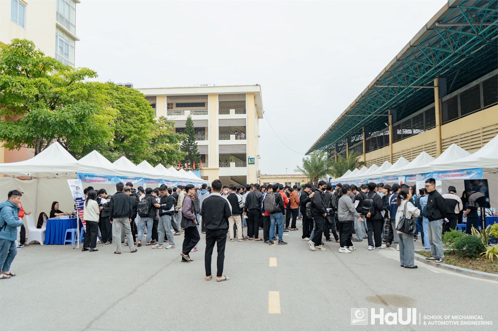 Hội thảo tư vấn vị trí việc làm và tuyển dụng cho sinh viên Trường Cơ khí – Ô tô - Kết nối 20 doanh nghiệp với hơn 1500 sinh viên