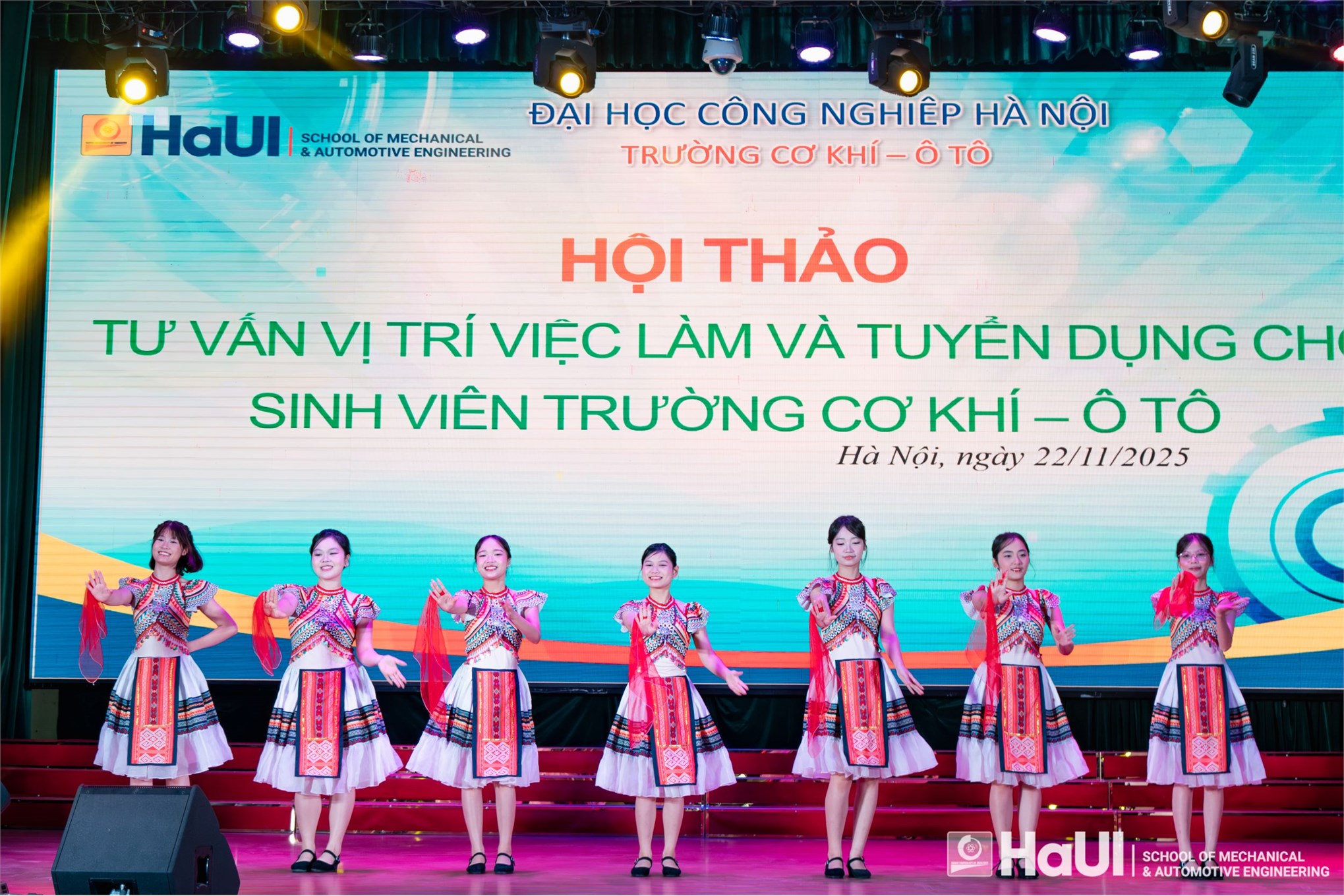 Hội thảo tư vấn vị trí việc làm và tuyển dụng cho sinh viên Trường Cơ khí – Ô tô - Kết nối 20 doanh nghiệp với hơn 1500 sinh viên