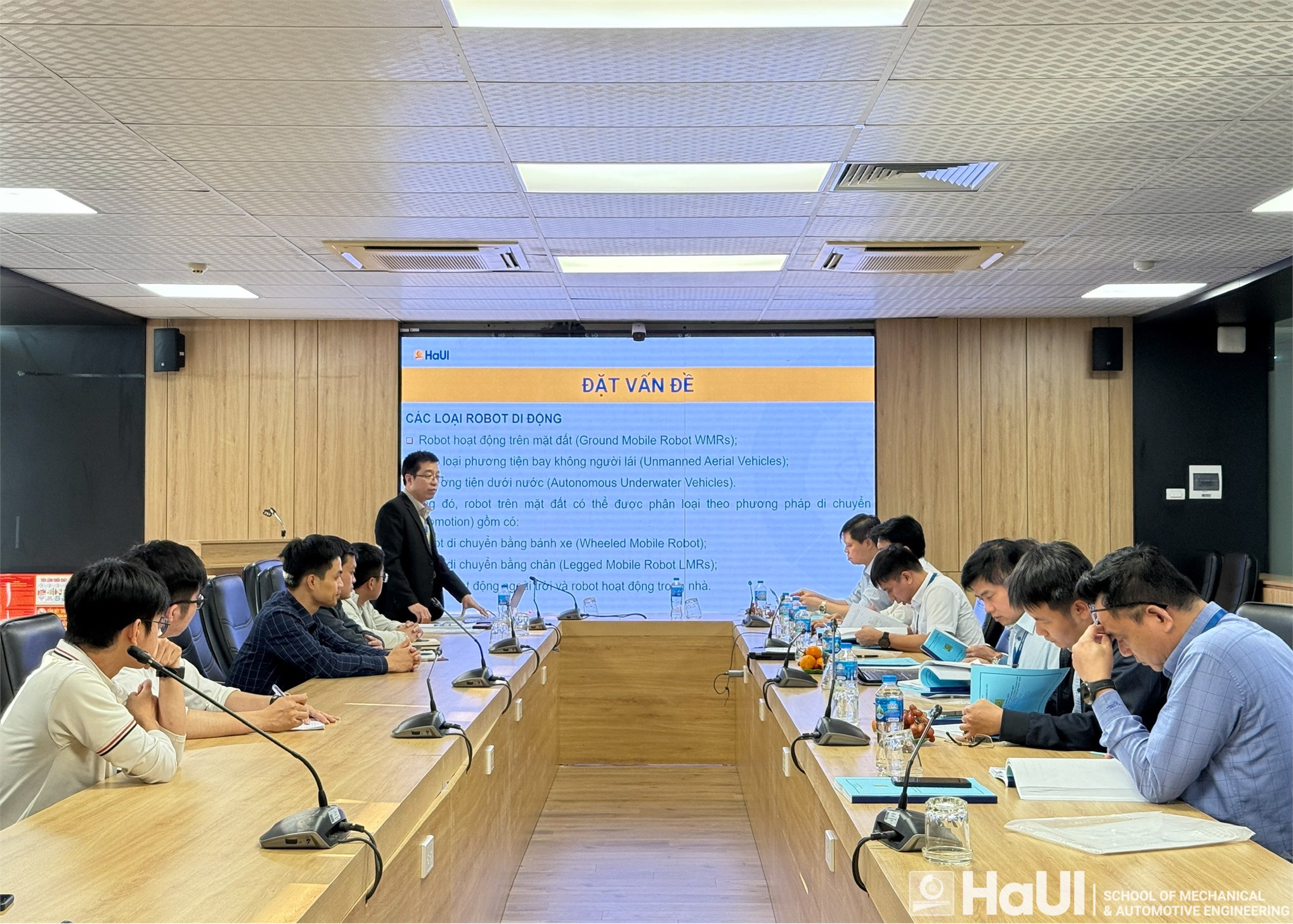 Nghiệm thu đề tài nghiên cứu khoa học cấp Trường: “Nghiên cứu, thiết kế và chế tạo robot di động làm việc trong môi trường ngoài trời sử dụng hệ thống định vị đa cảm biến”