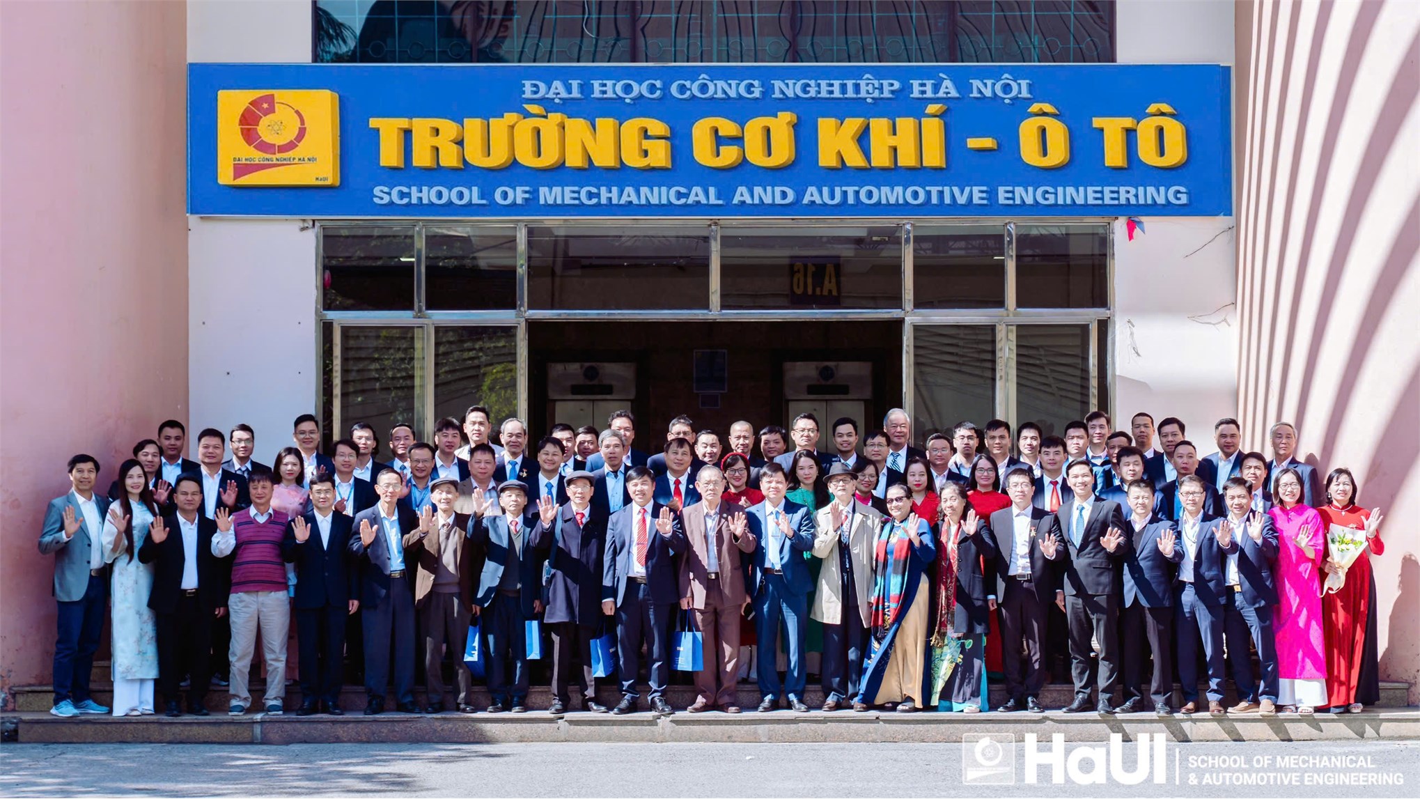 Trường Cơ khí – Ô tô chào mừng ngày Nhà giáo Việt Nam 20/11, tôn vinh và phát huy truyền thống