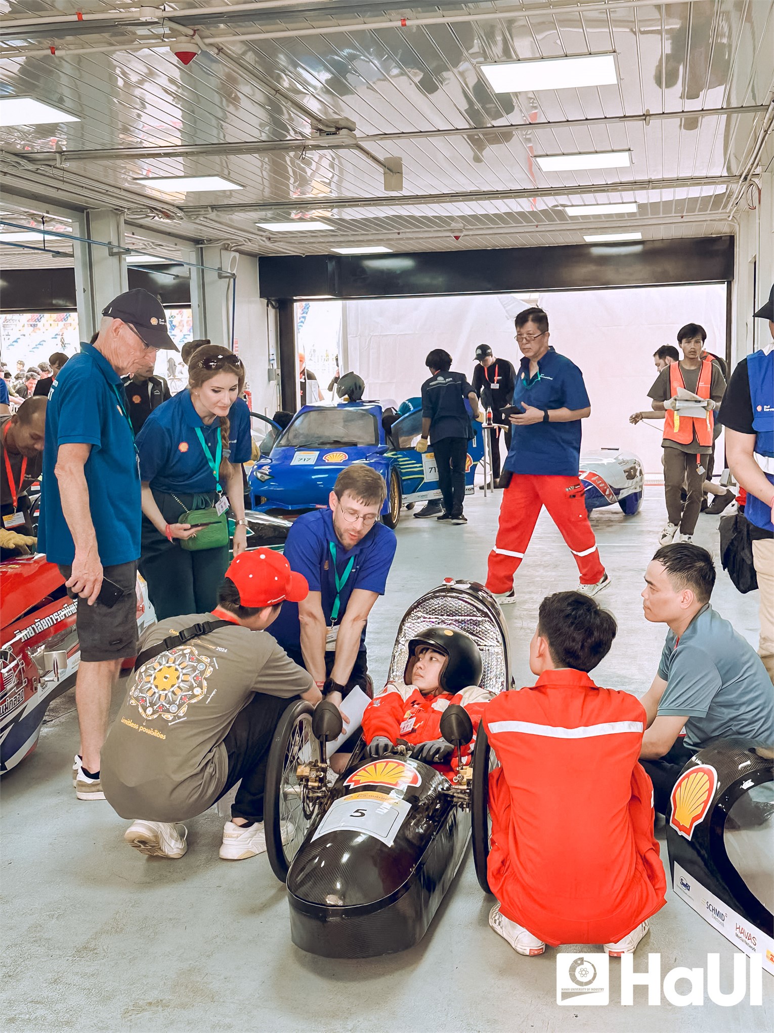 Người thầy thầm lặng phía sau những thành công của đội thi Lái xe tiết kiệm nhiên liệu