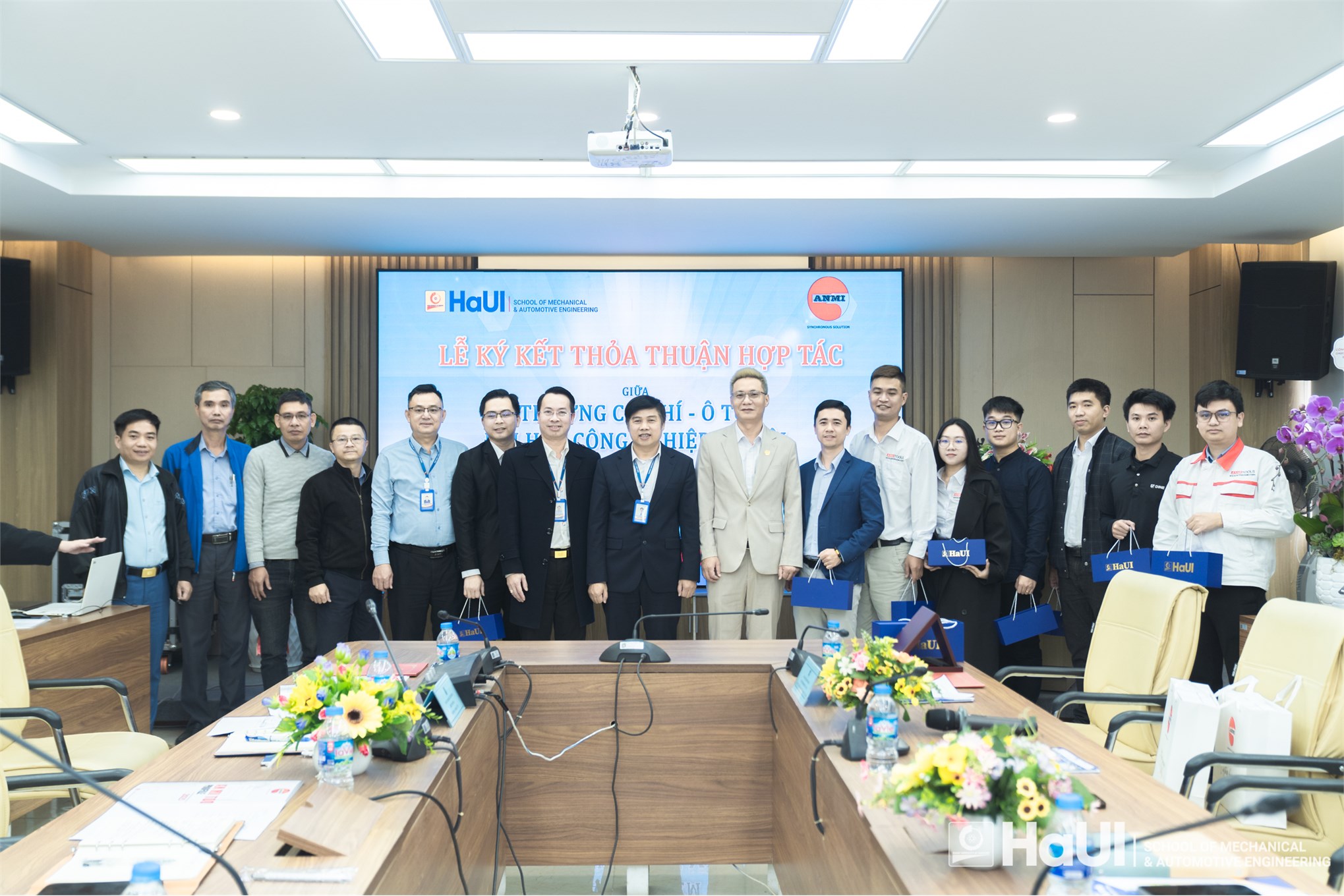 Trường Cơ khí – Ô tô ký kết thỏa thuận hợp tác chiến lược với Công ty TNHH Dụng cụ AnMi, hướng tới xây dựng phòng Lab dụng cụ cắt