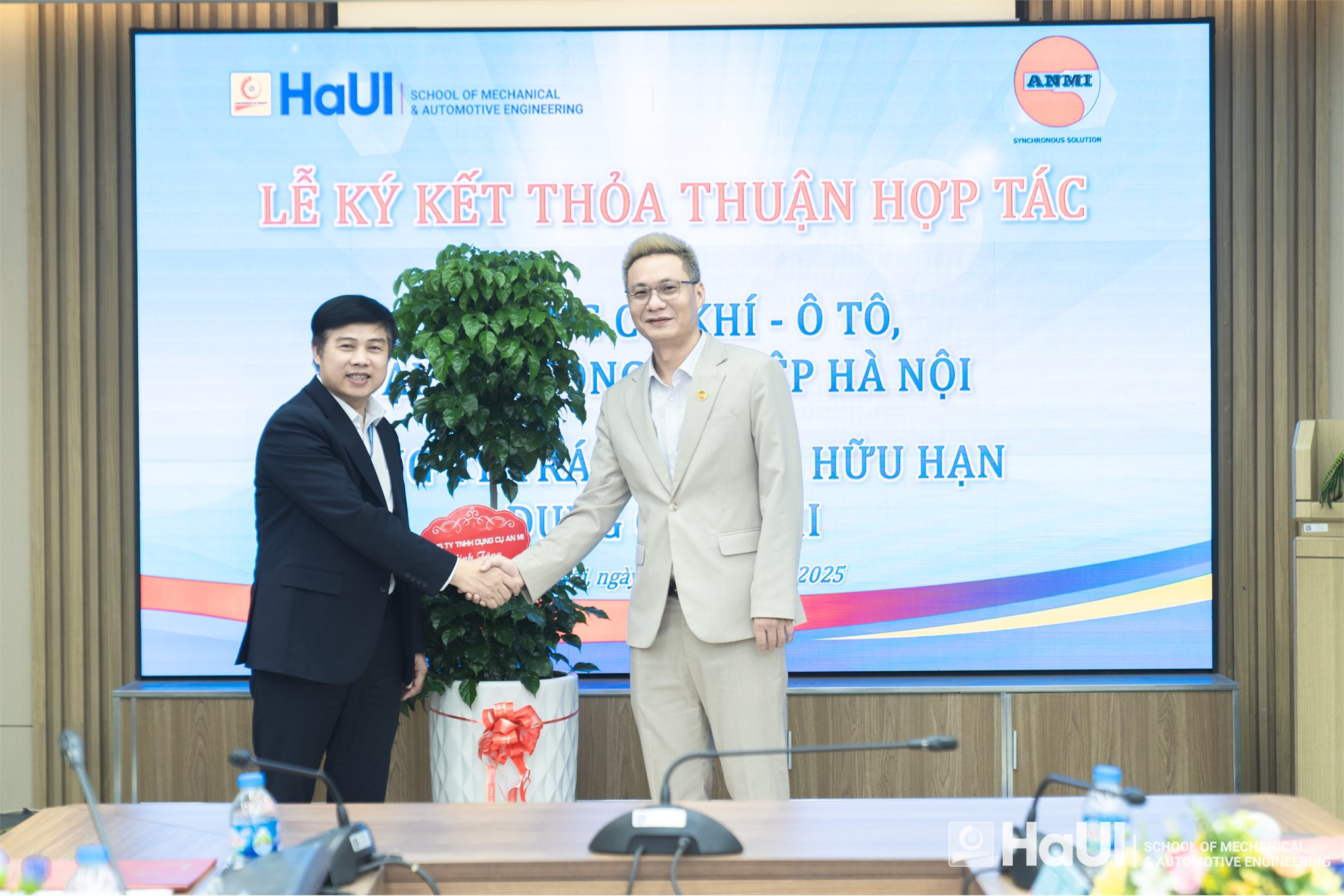 Trường Cơ khí – Ô tô ký kết thỏa thuận hợp tác chiến lược với Công ty TNHH Dụng cụ AnMi, hướng tới xây dựng phòng Lab dụng cụ cắt