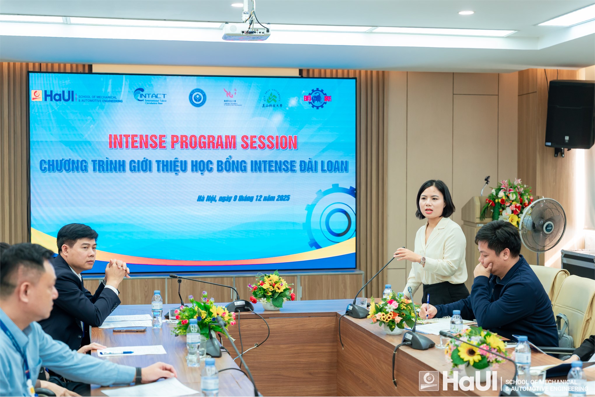 Cơ hội du học và phát triển sự nghiệp cho sinh viên Trường Cơ khí – Ô tô tại chương trình giới thiệu Học bổng Chính phủ Đài Loan – Intense