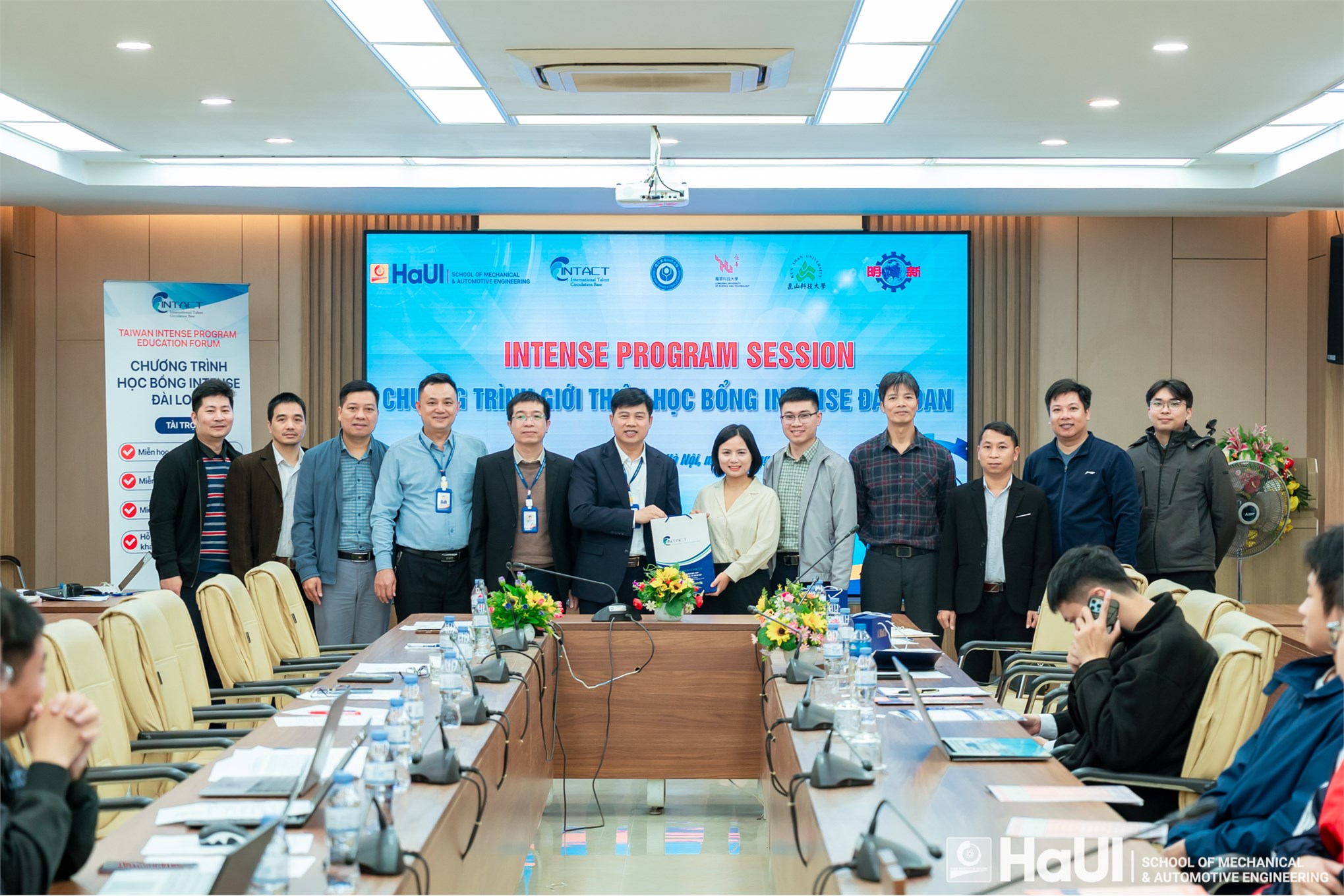 Cơ hội du học và phát triển sự nghiệp cho sinh viên Trường Cơ khí – Ô tô tại chương trình giới thiệu Học bổng Chính phủ Đài Loan – Intense