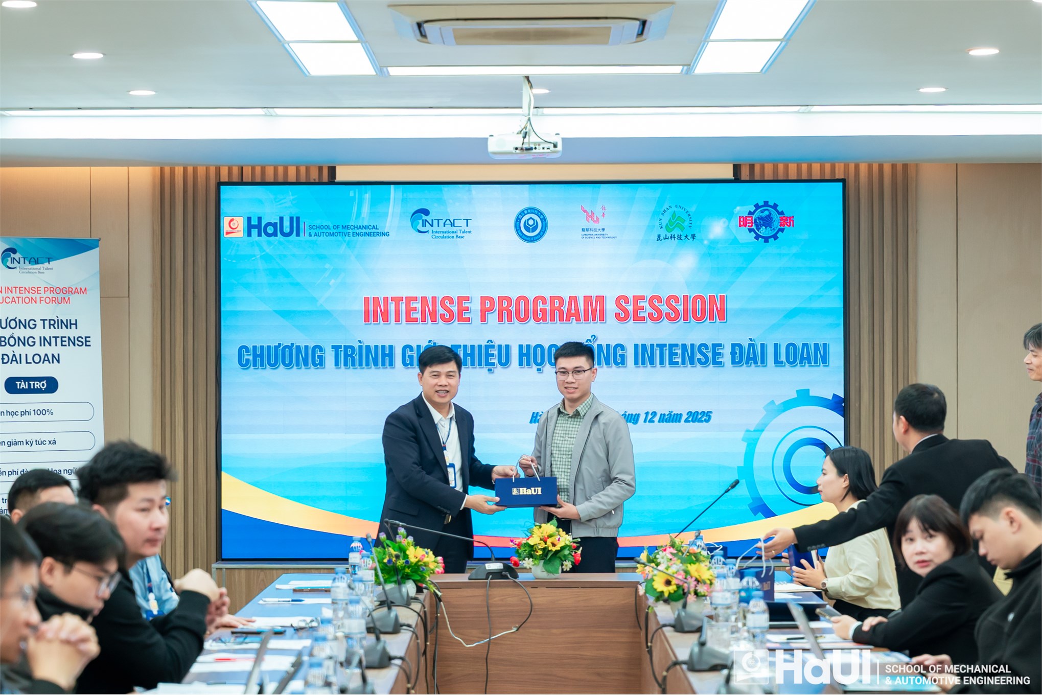 Cơ hội du học và phát triển sự nghiệp cho sinh viên Trường Cơ khí – Ô tô tại chương trình giới thiệu Học bổng Chính phủ Đài Loan – Intense