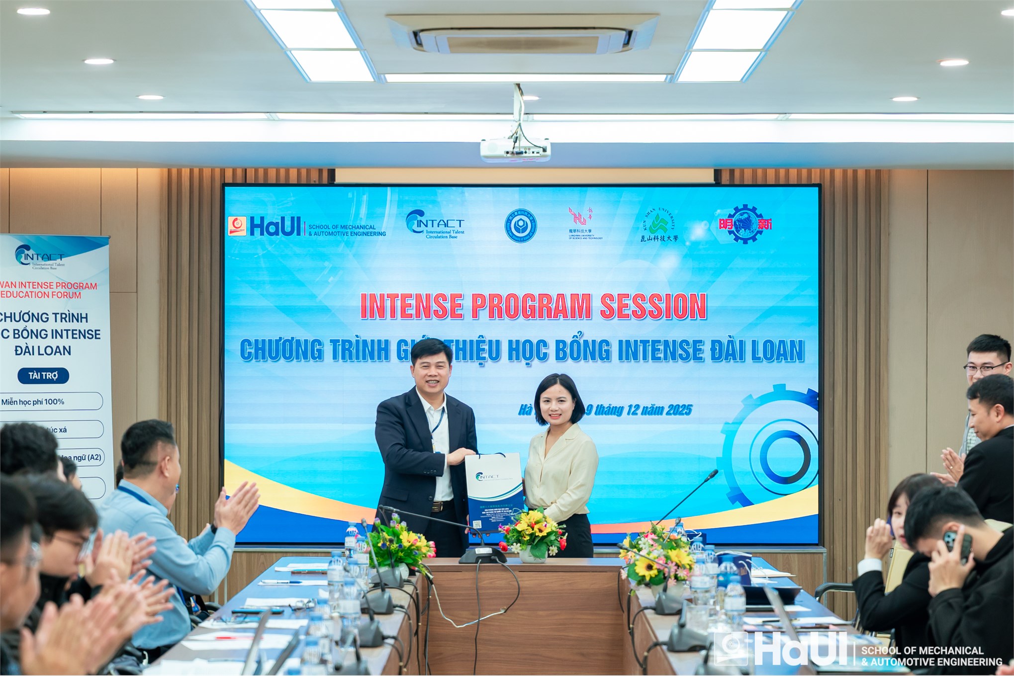 Cơ hội du học và phát triển sự nghiệp cho sinh viên Trường Cơ khí – Ô tô tại chương trình giới thiệu Học bổng Chính phủ Đài Loan – Intense